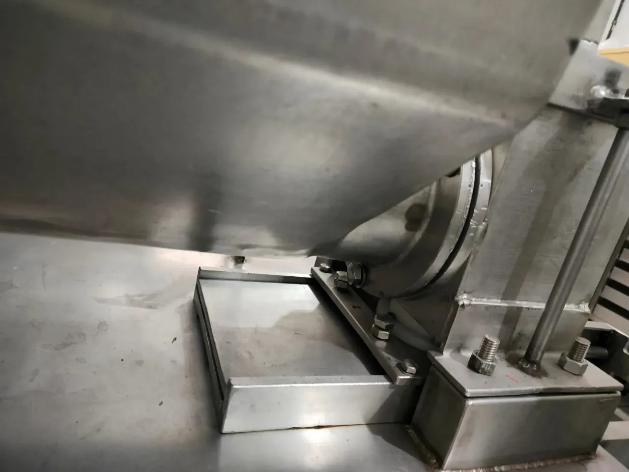 enroladora-moldadora-de-kibe-e-almondegas-marca-junior-frigometal