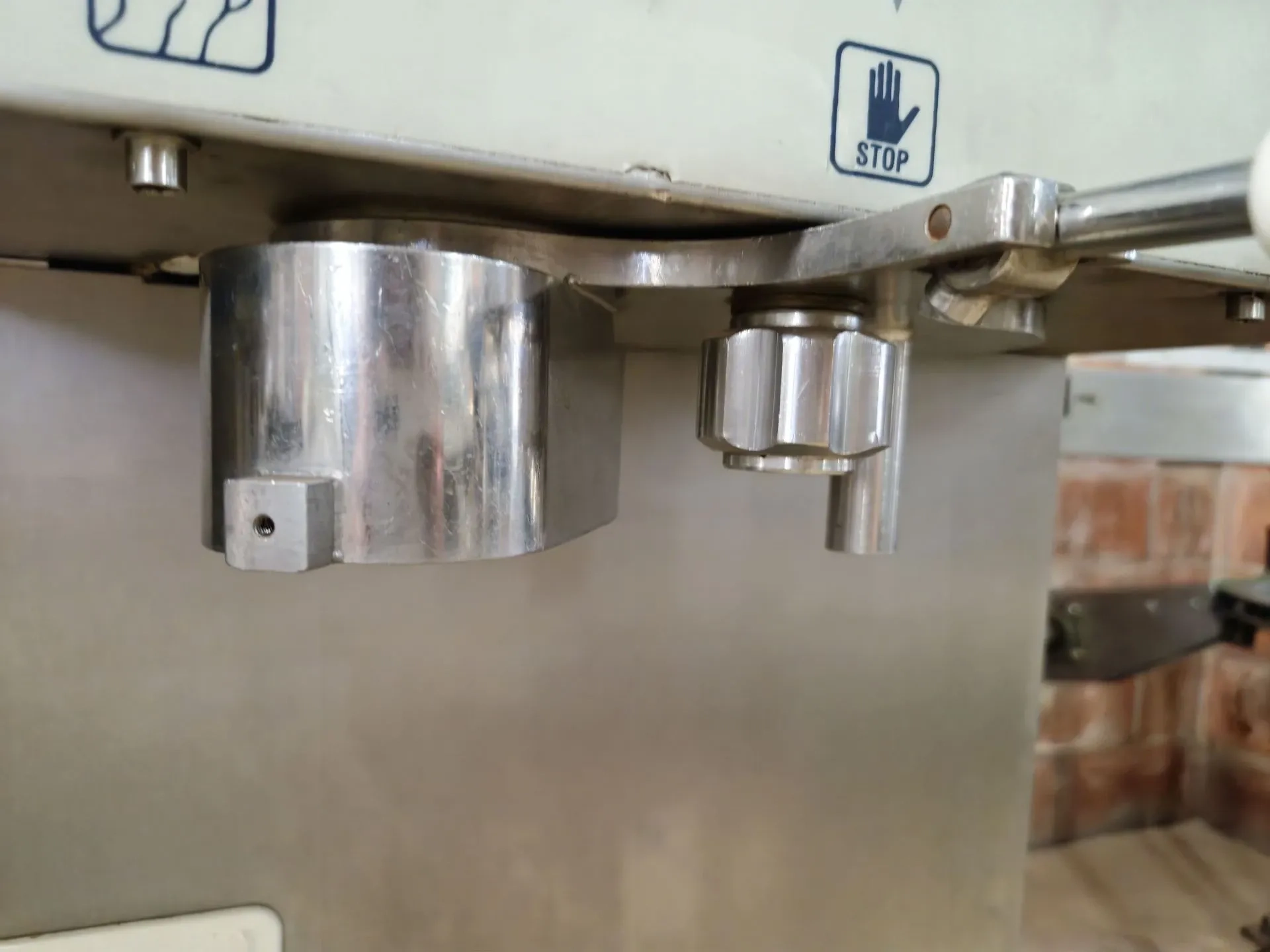 produtora-vertical-de-sorvete-gelato-italiano-marca-frigomat-capacidade-de-80-a-100-litros