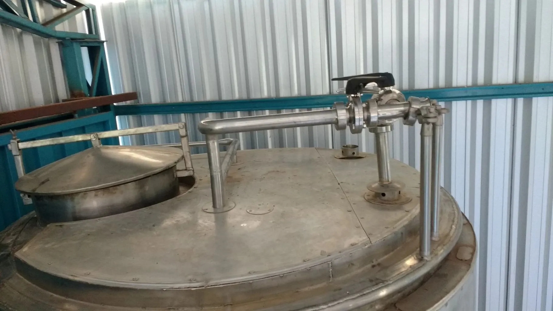 tanque-em-aco-inox-isolado-com-agitacao-capacidade-7500-litros-marca-zegla