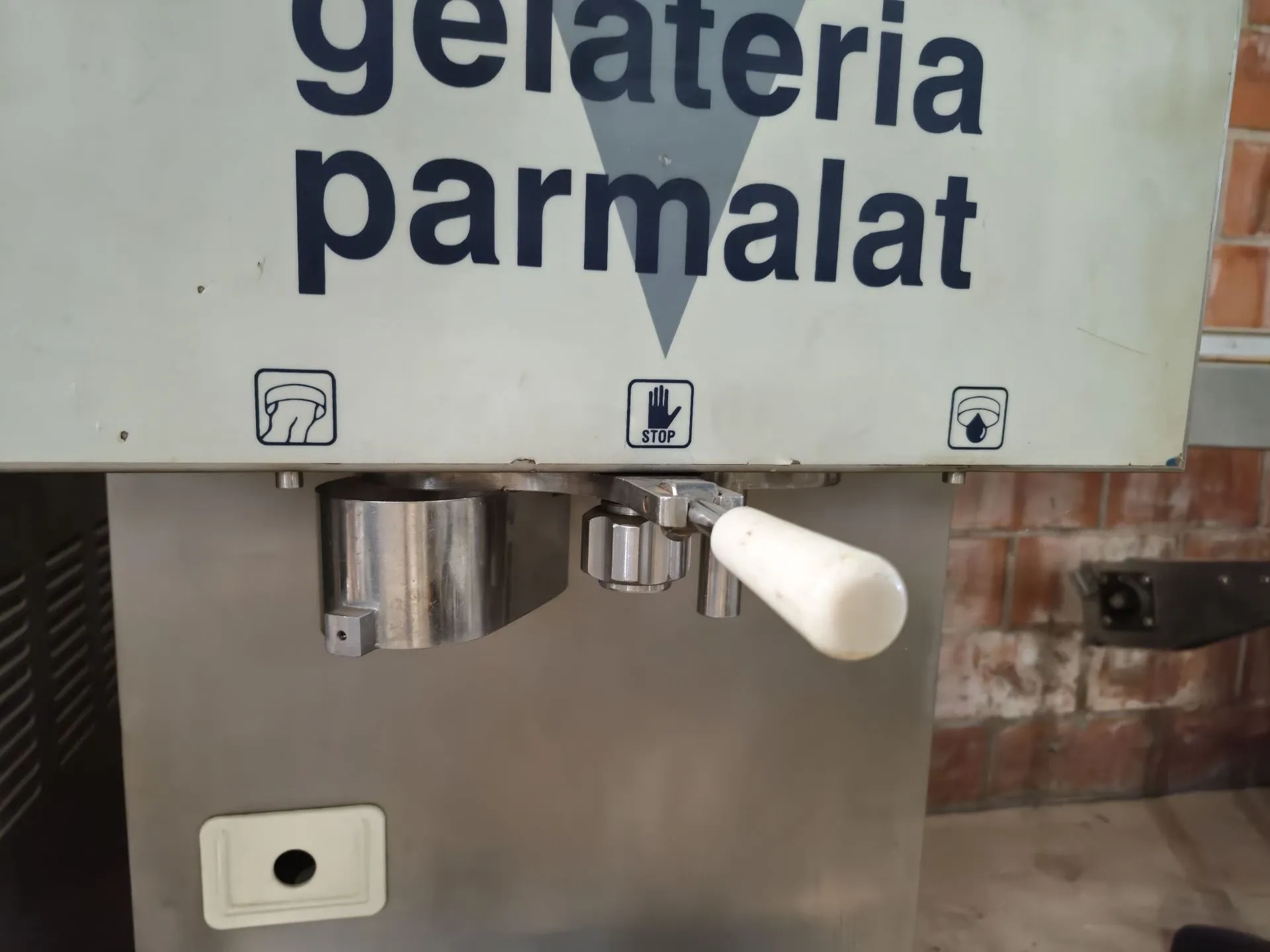 produtora-vertical-de-sorvete-gelato-italiano-marca-frigomat-capacidade-de-80-a-100-litros