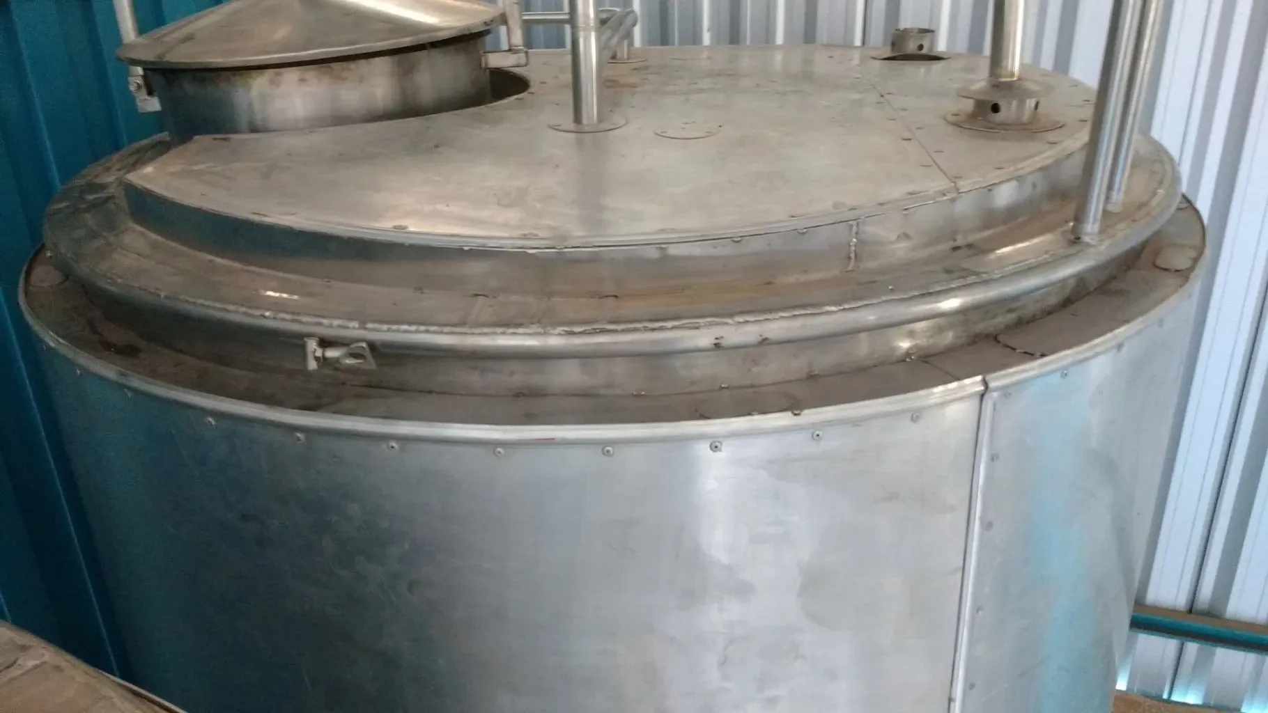 tanque-em-aco-inox-isolado-com-agitacao-capacidade-7500-litros-marca-zegla