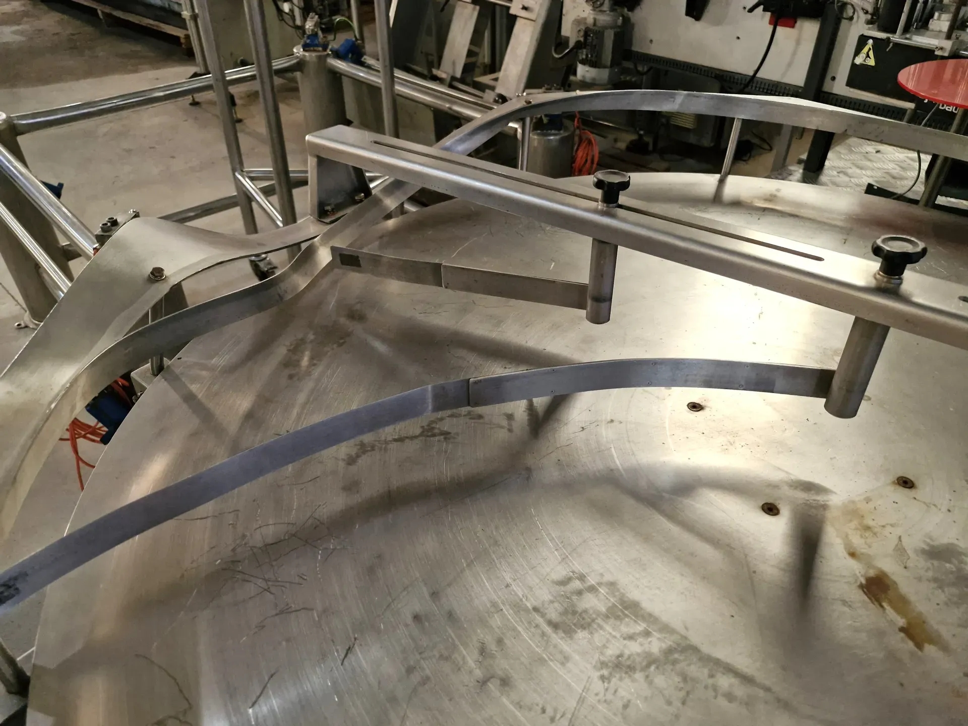 mesa-acumuladora-giratoria-em-aco-inox-1-2-m-marca-masipack