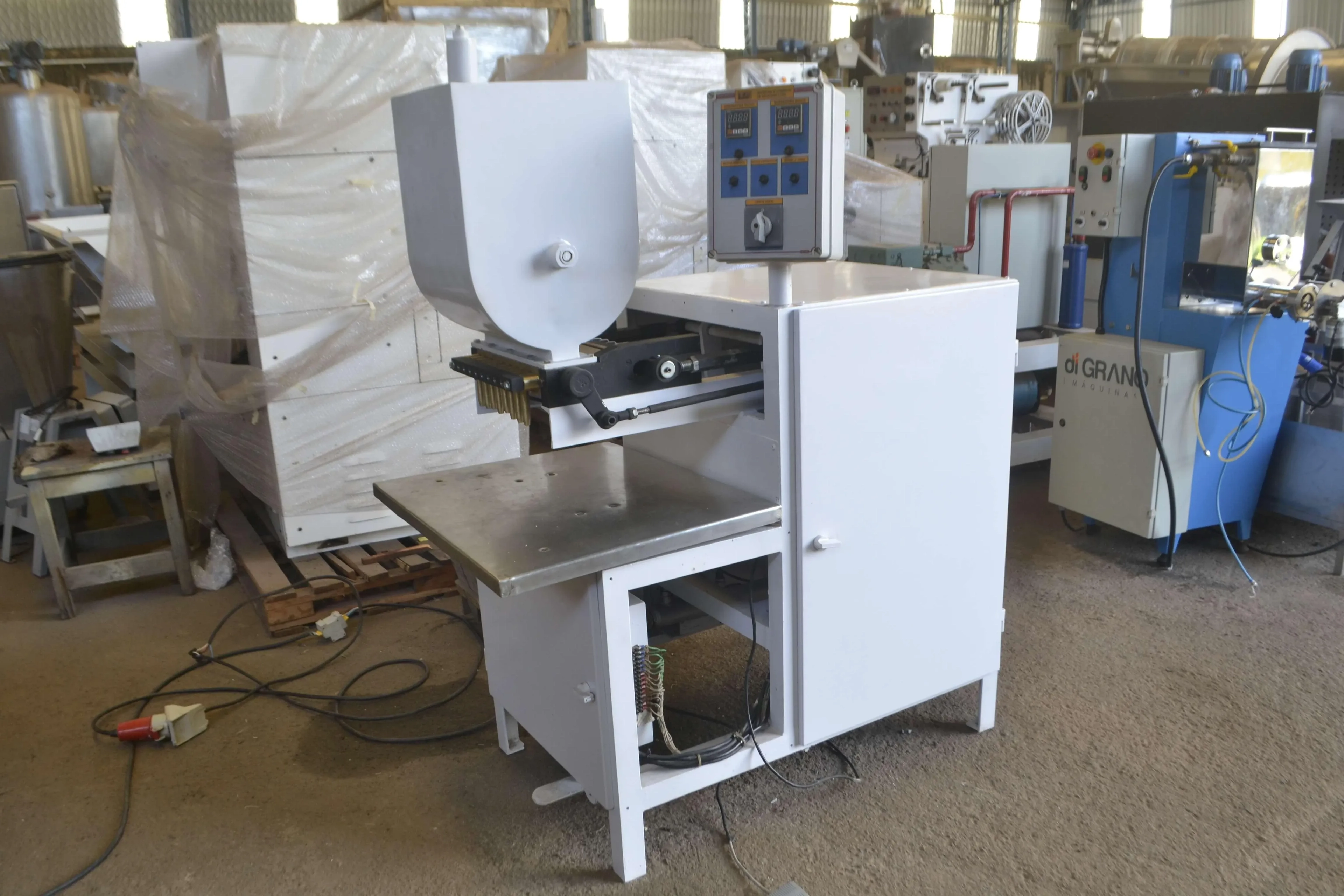 dosadora-de-chocolate-8-bicos-marca-ljc