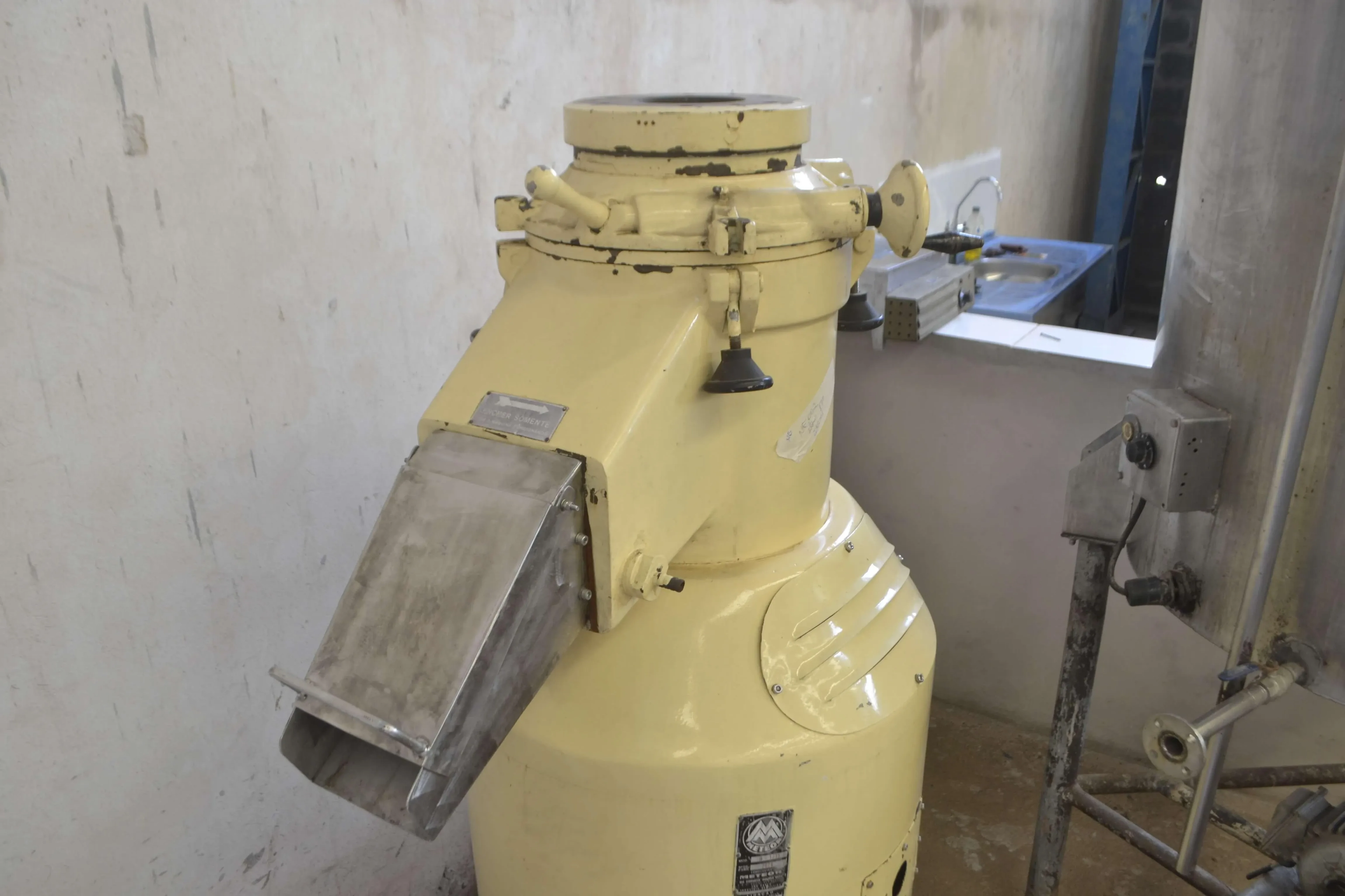 moinho-de-discos-de-corundum-capacidade-1200-l-hora-marca-meteor