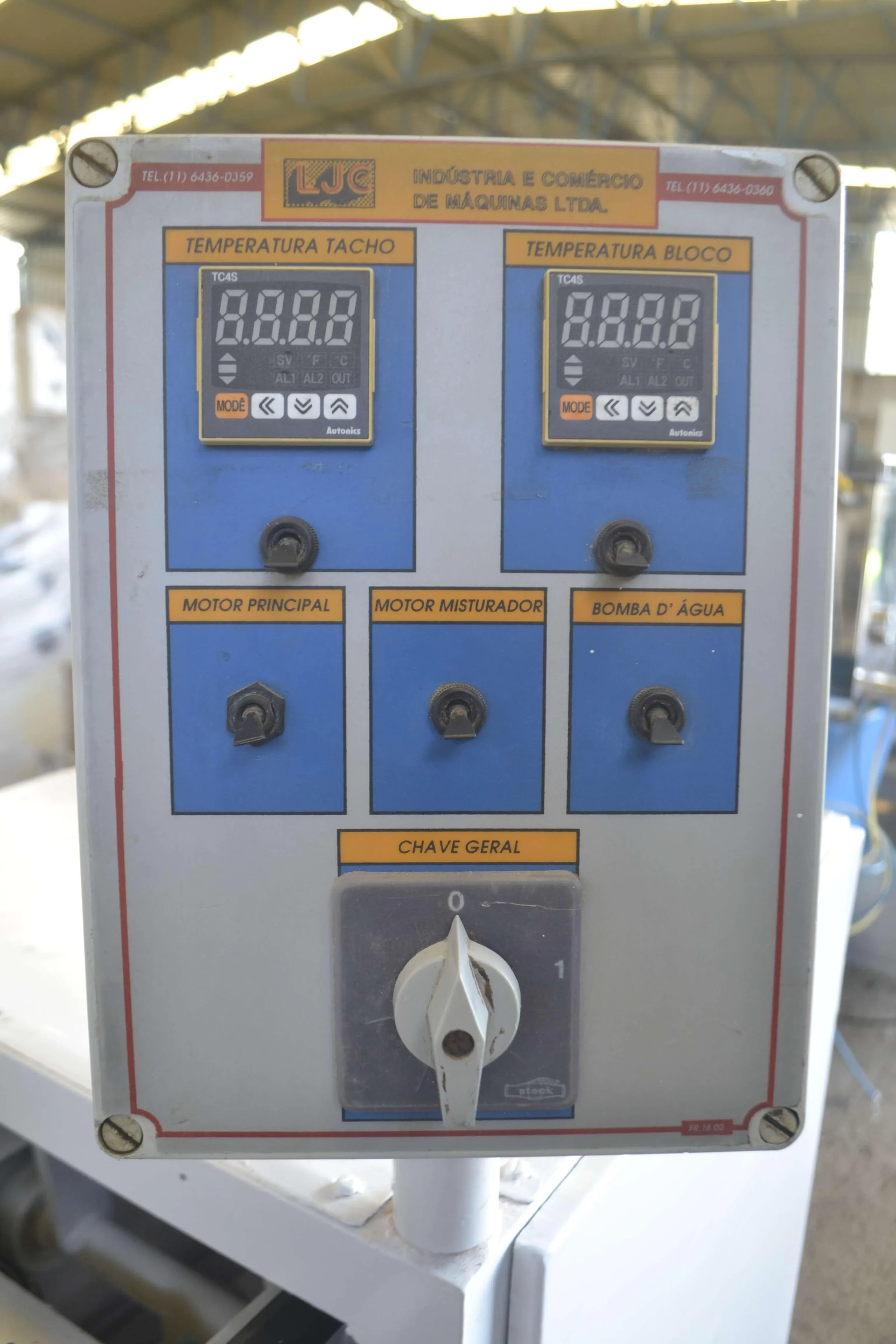 dosadora-de-chocolate-8-bicos-marca-ljc