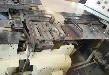 embaladora-de-doces-marca-otto-haensel-modelo-hnk