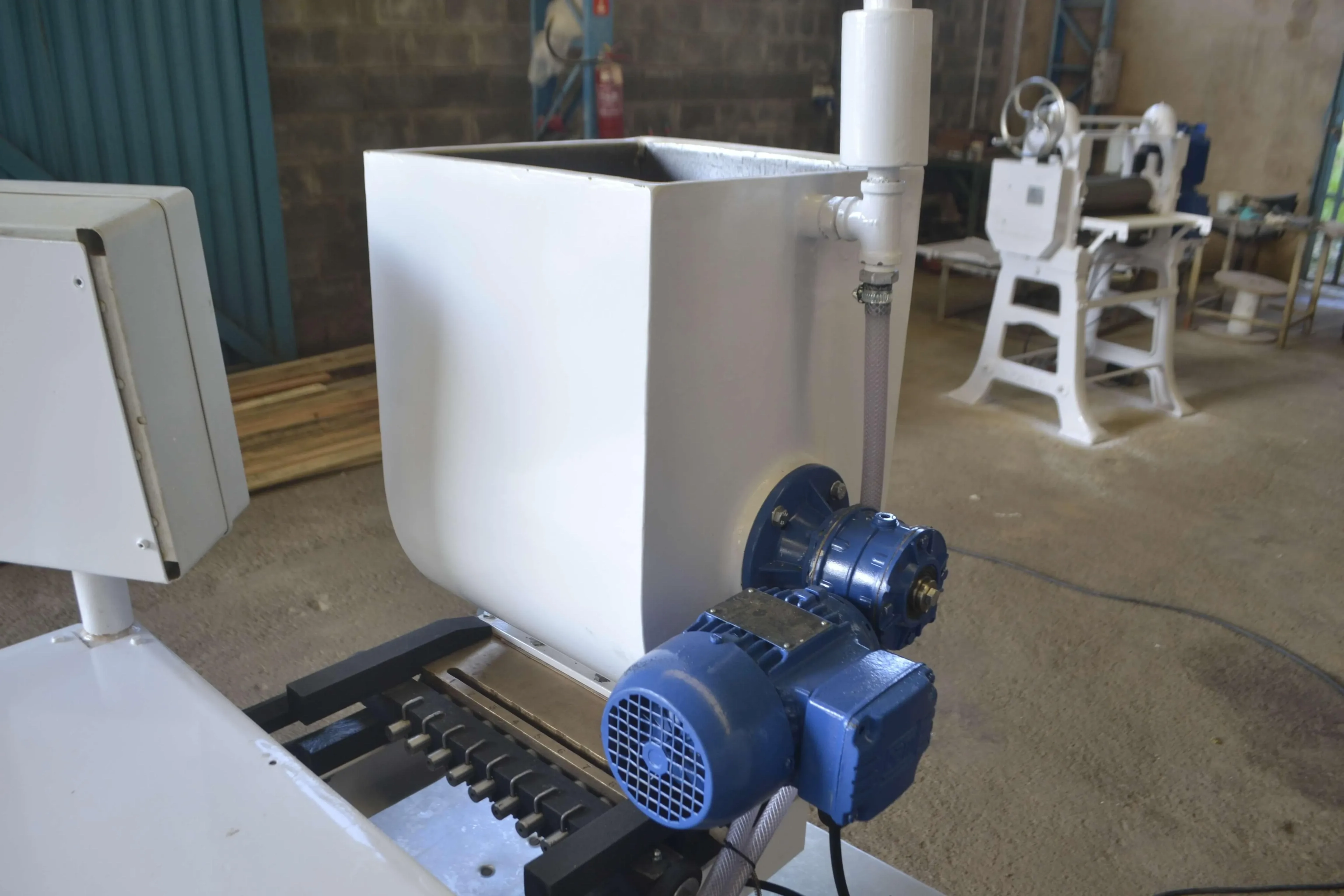 dosadora-de-chocolate-8-bicos-marca-ljc