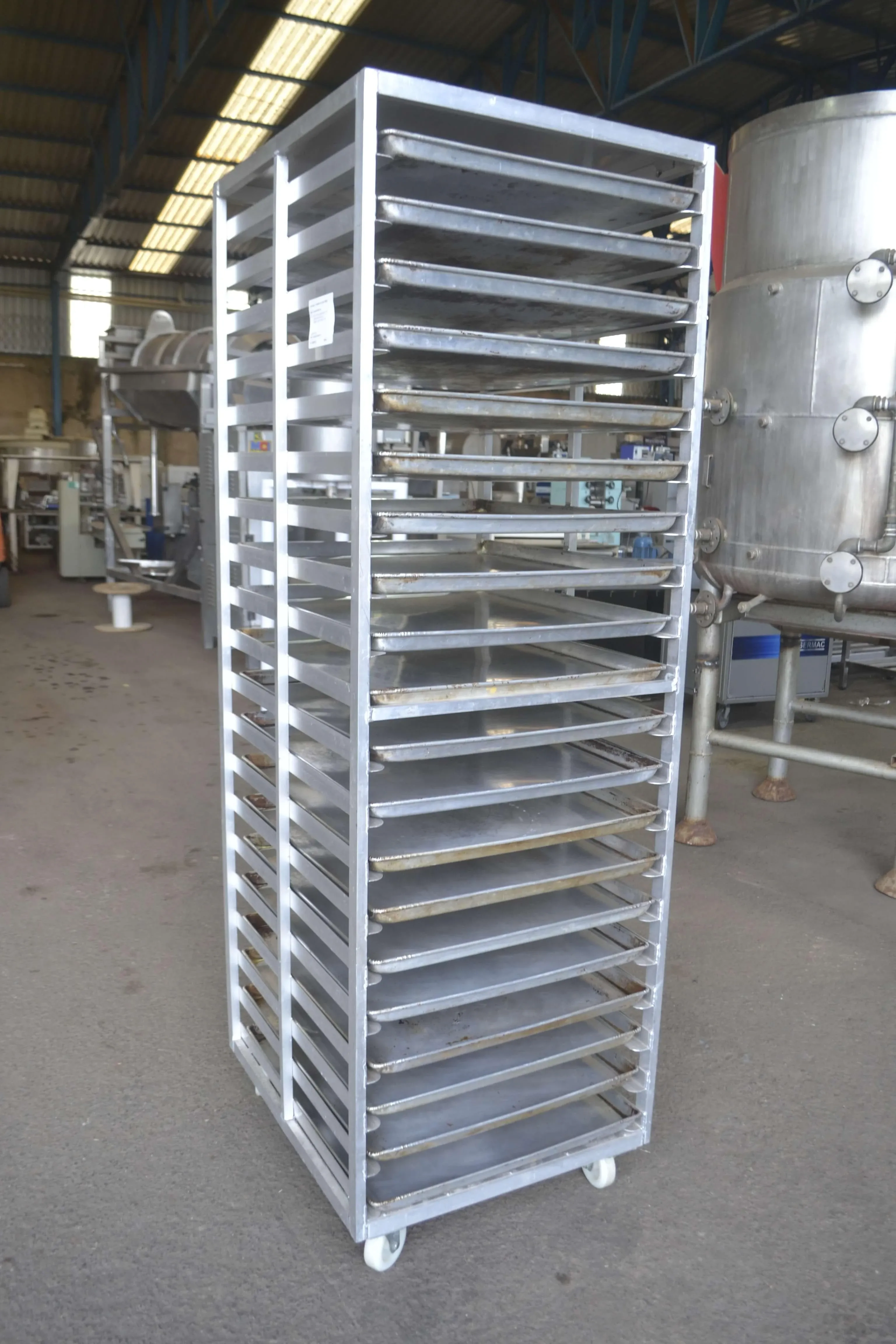 carrinho-armario-para-pao-20-assadeiras