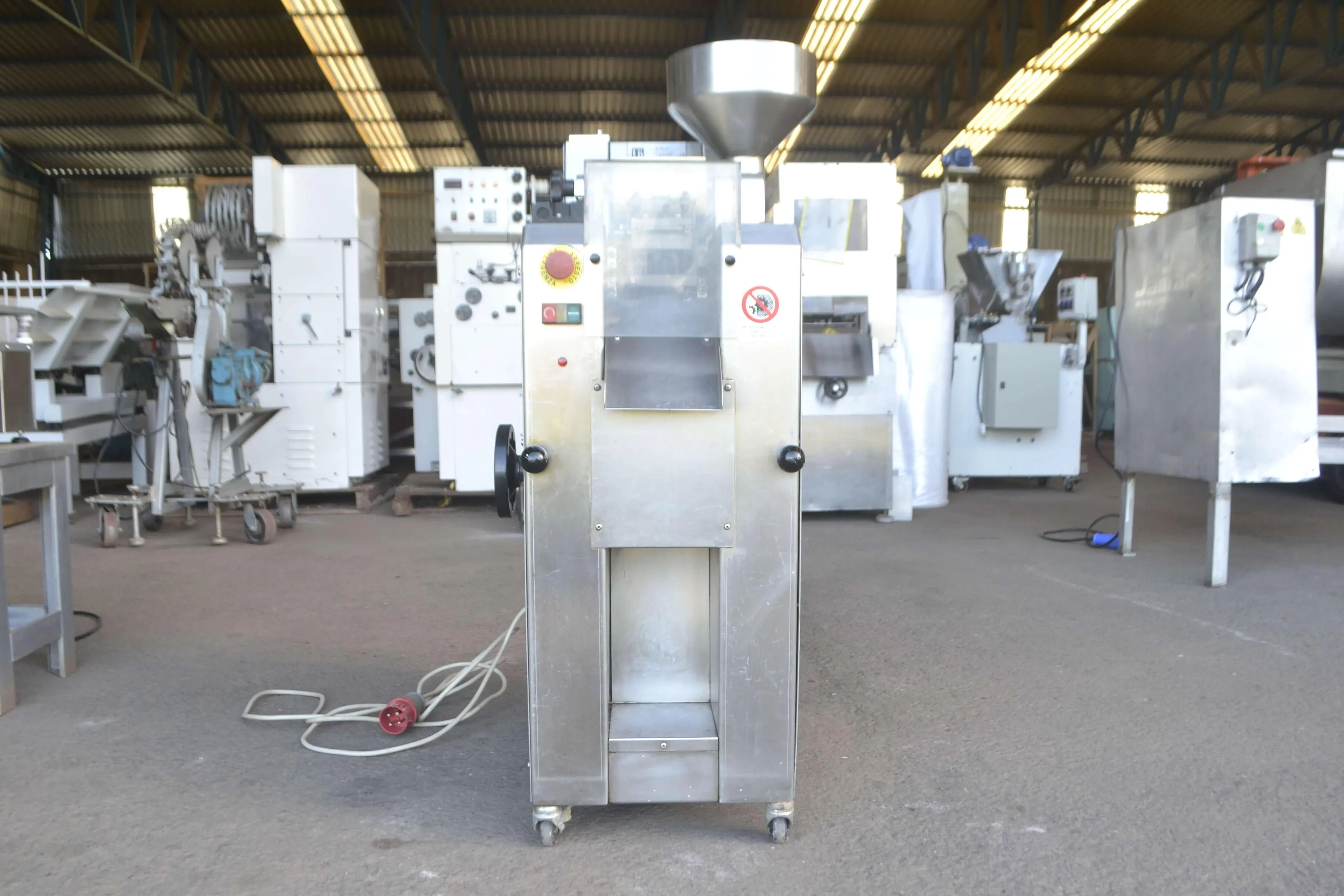 maquina-capeletti-ravioli-lb-Italia-mod-rc-65