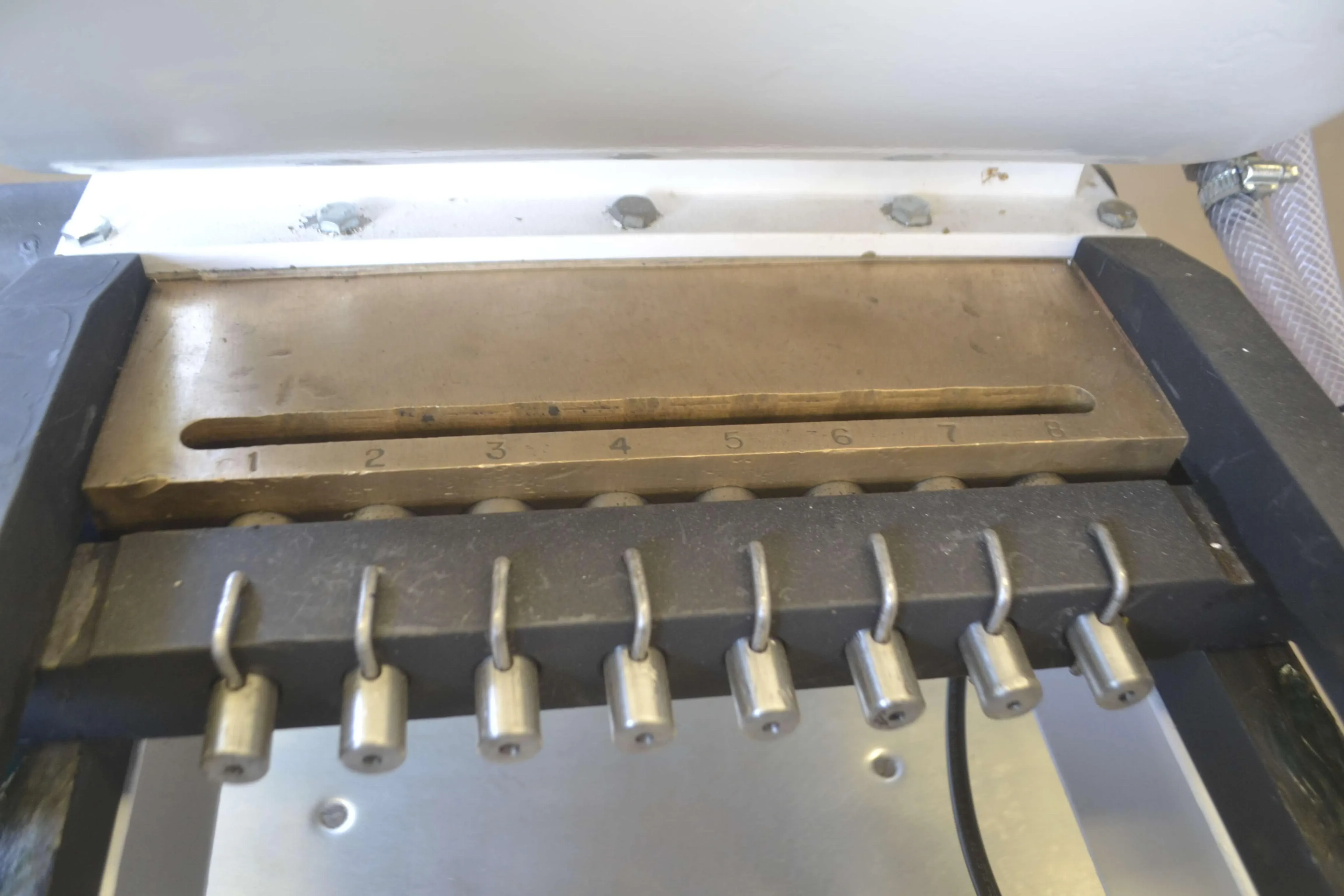 dosadora-de-chocolate-8-bicos-marca-ljc