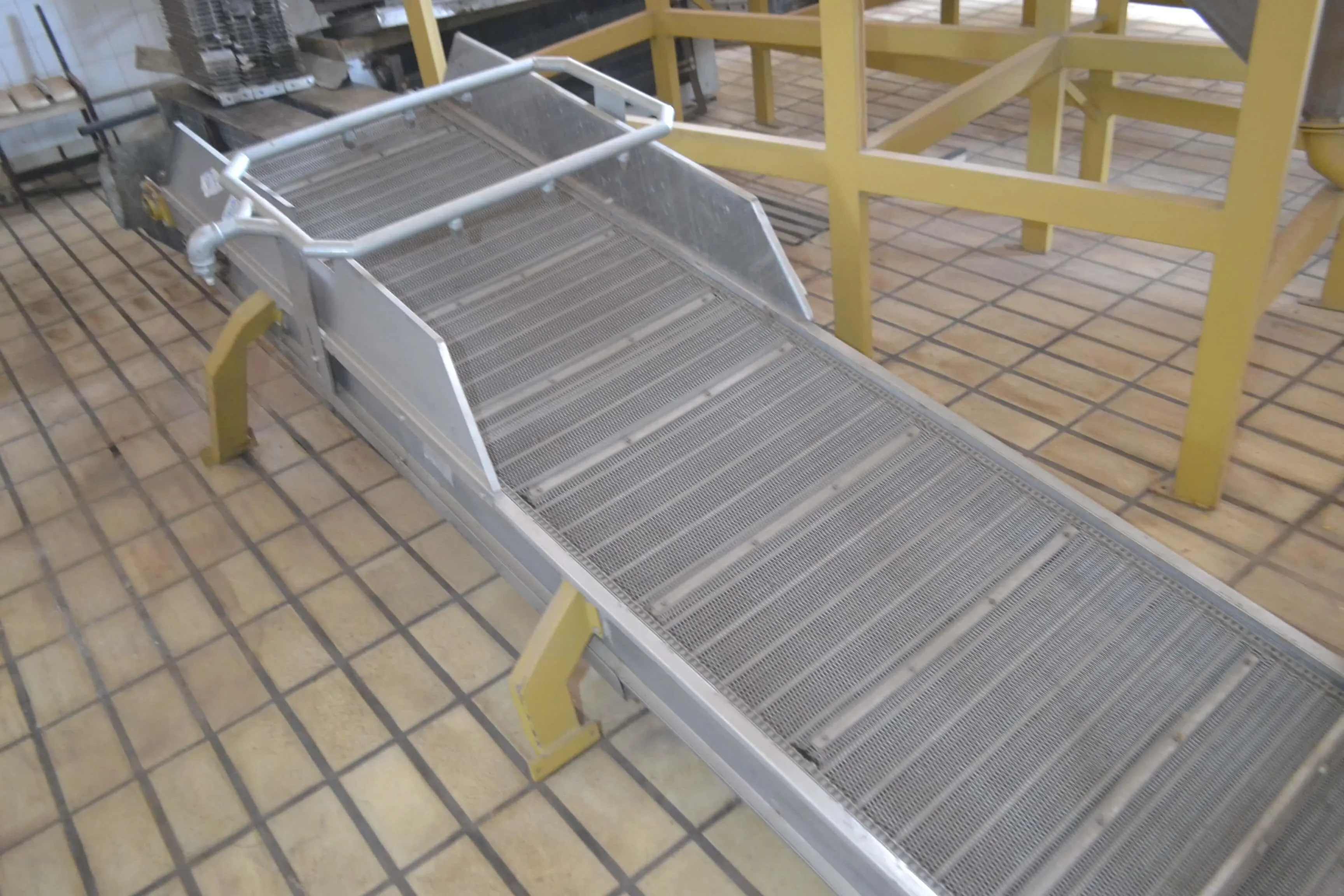 esteira-transportadora-em-inox-750-x-2800-mm