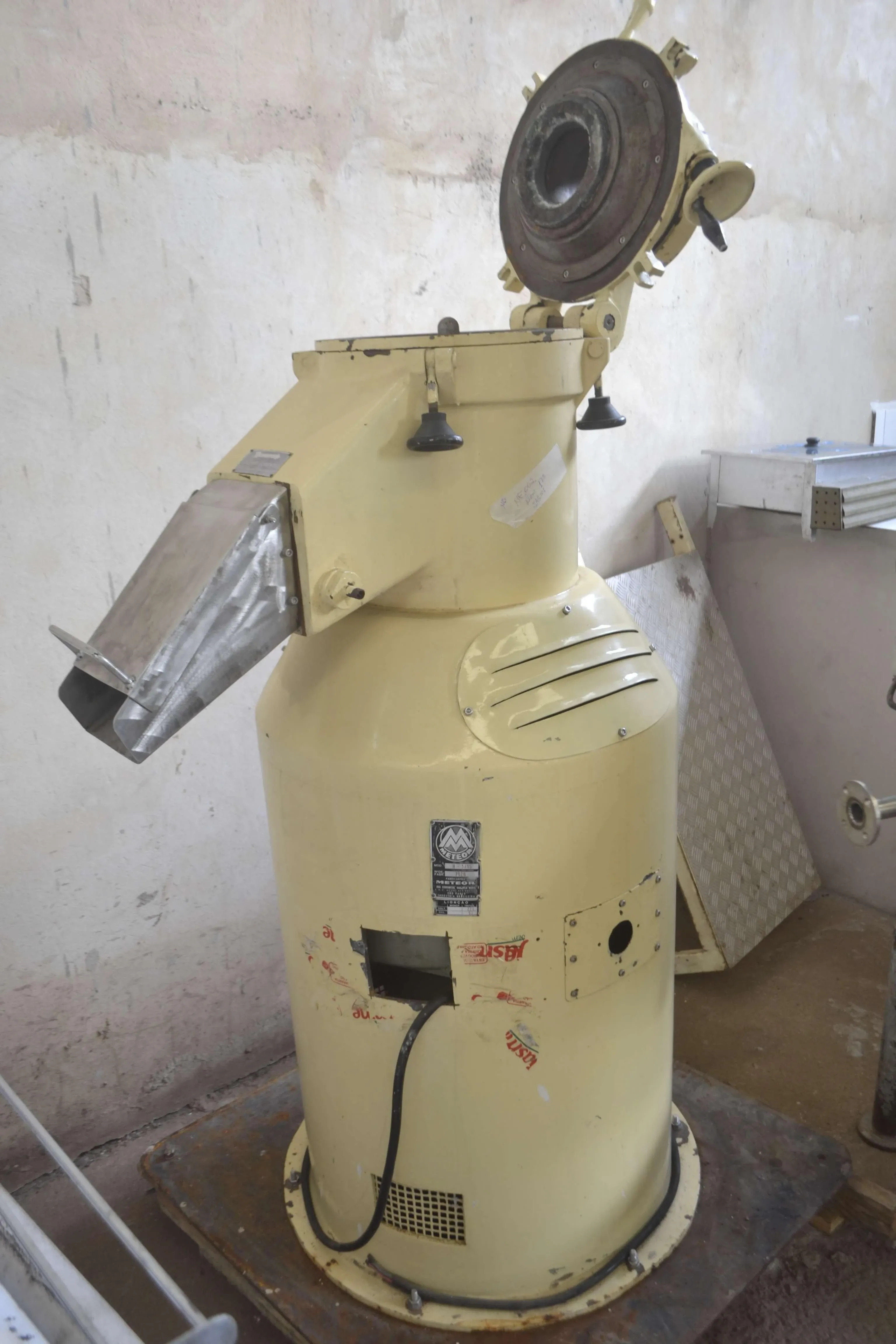 moinho-de-discos-de-corundum-capacidade-1200-l-hora-marca-meteor