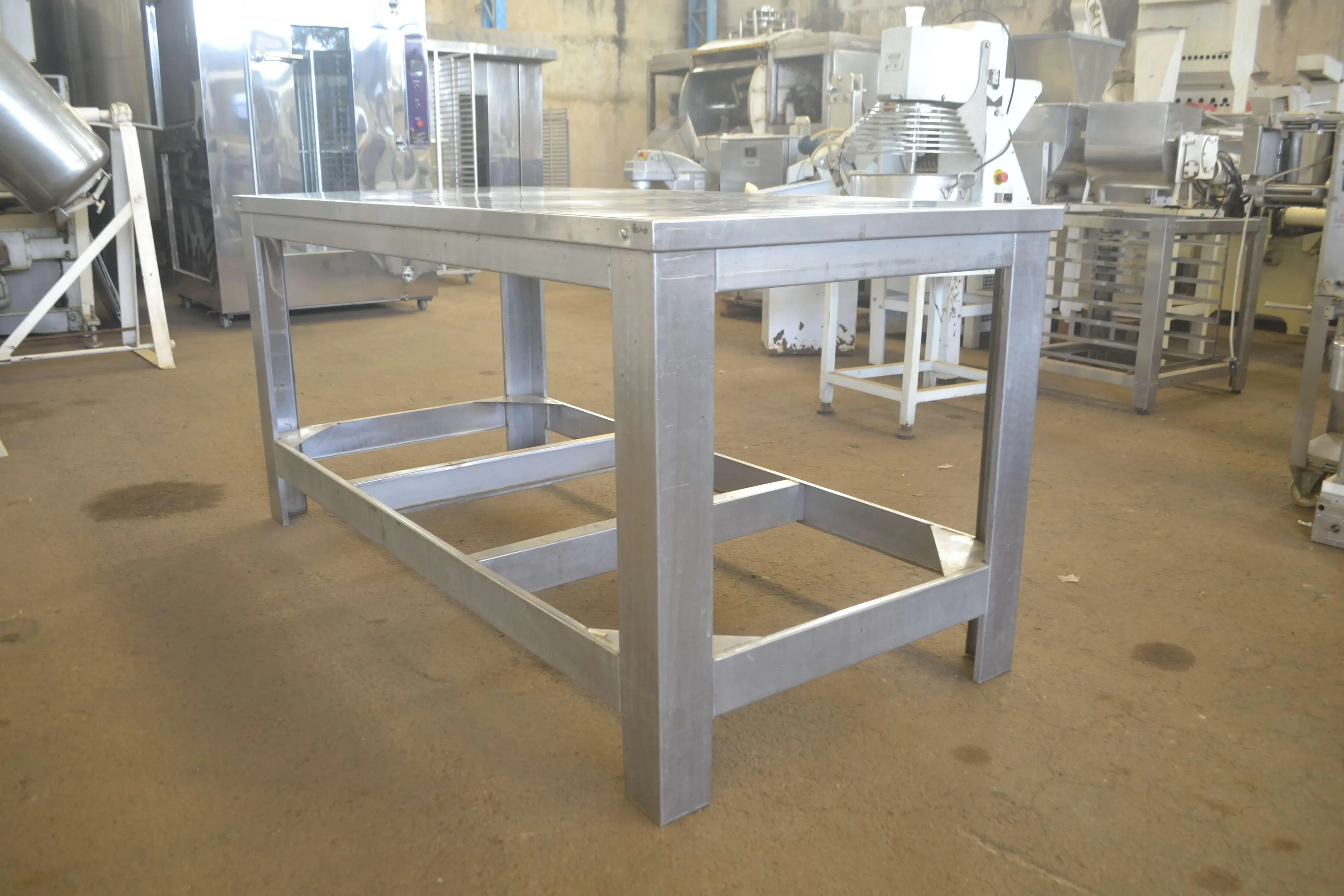 mesa-industrial-em-aco-inox-2-x-1-m