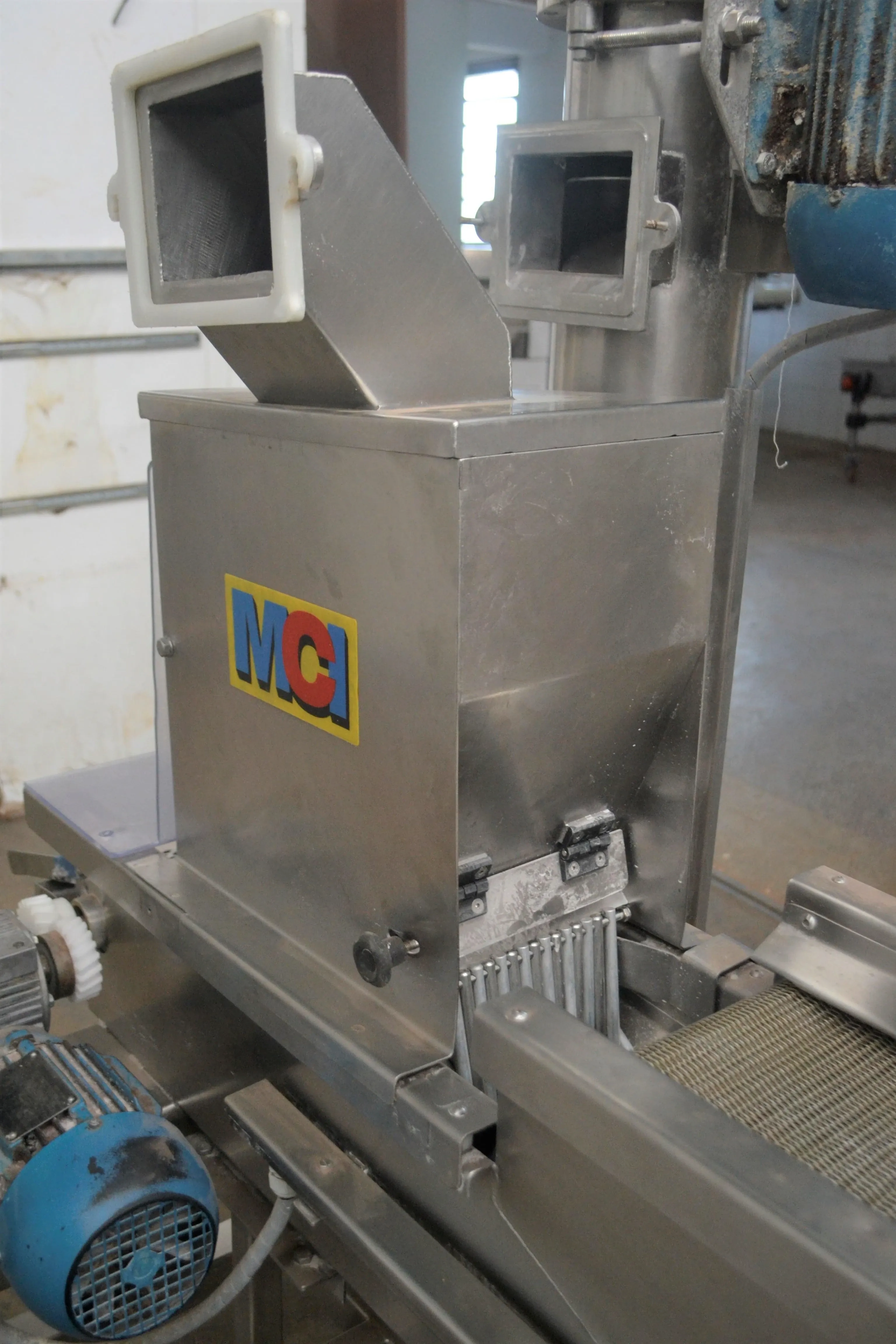 empanadeira-de-salgados-capacidade-360-kg-hora-marca-mci