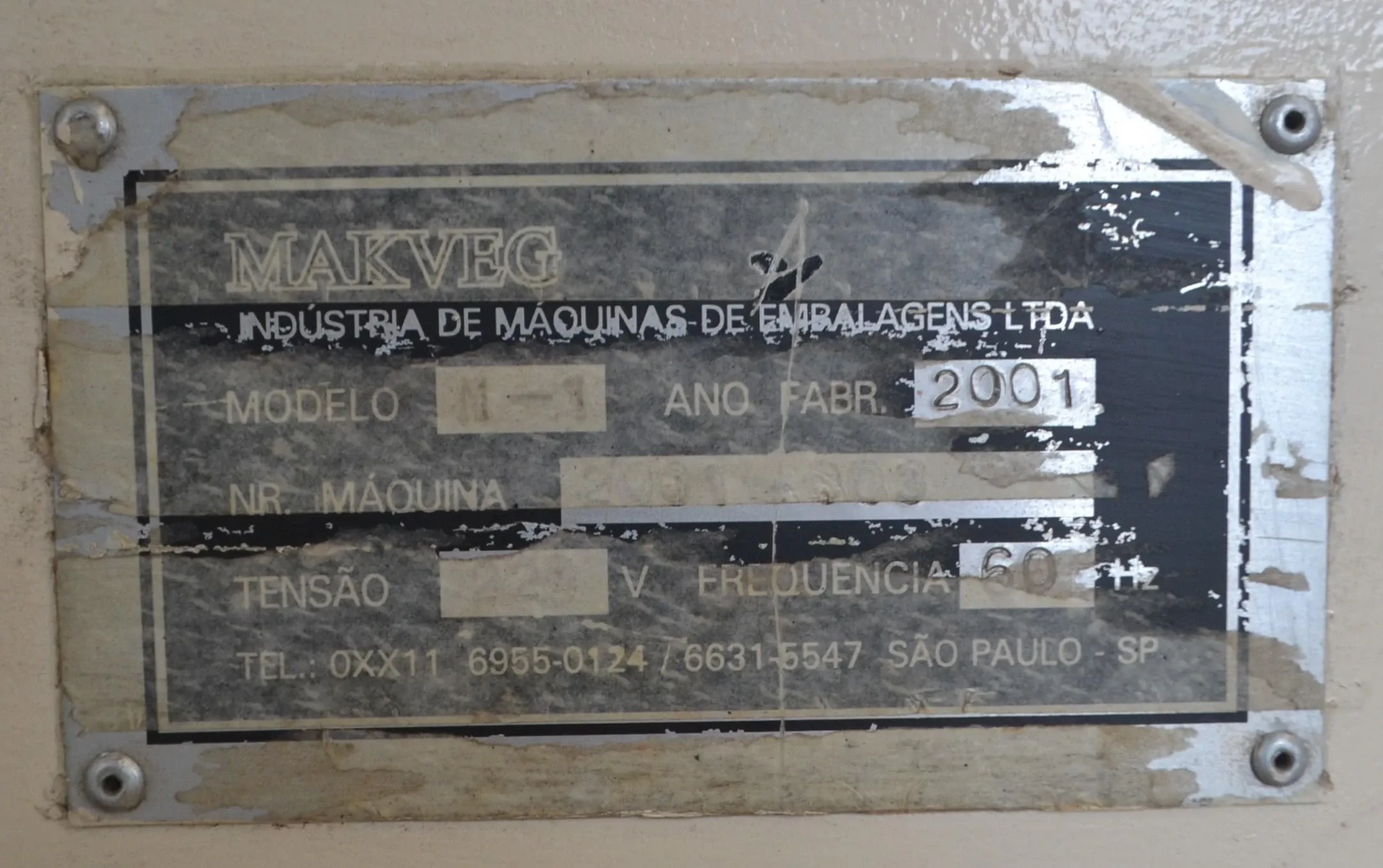 embaladora-flowpack-marca-makweg-para-chocolates-doces-e-outros