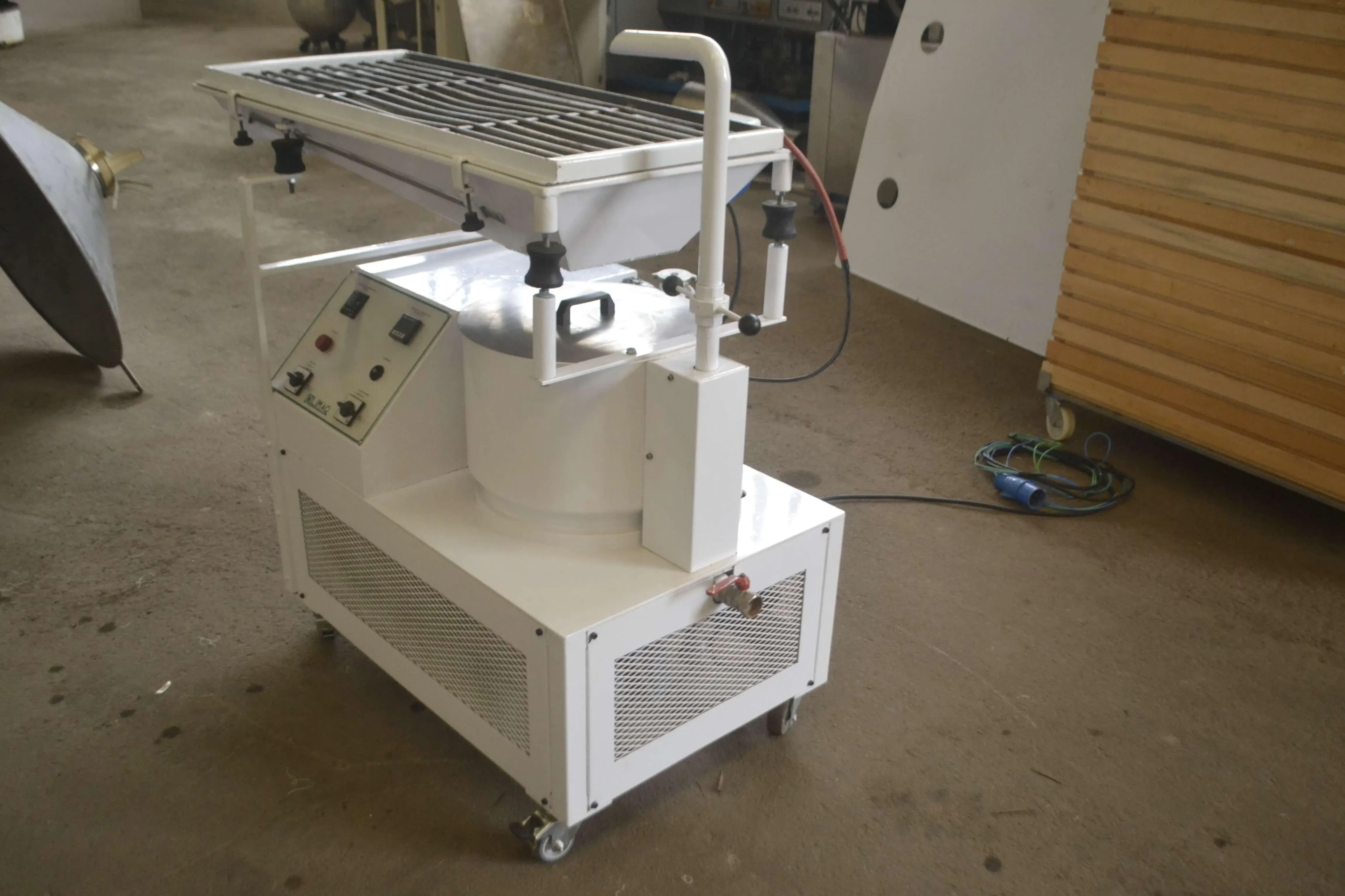 temperadeira-de-chocolate-capacidade-100-kg-hora-marca-limaq