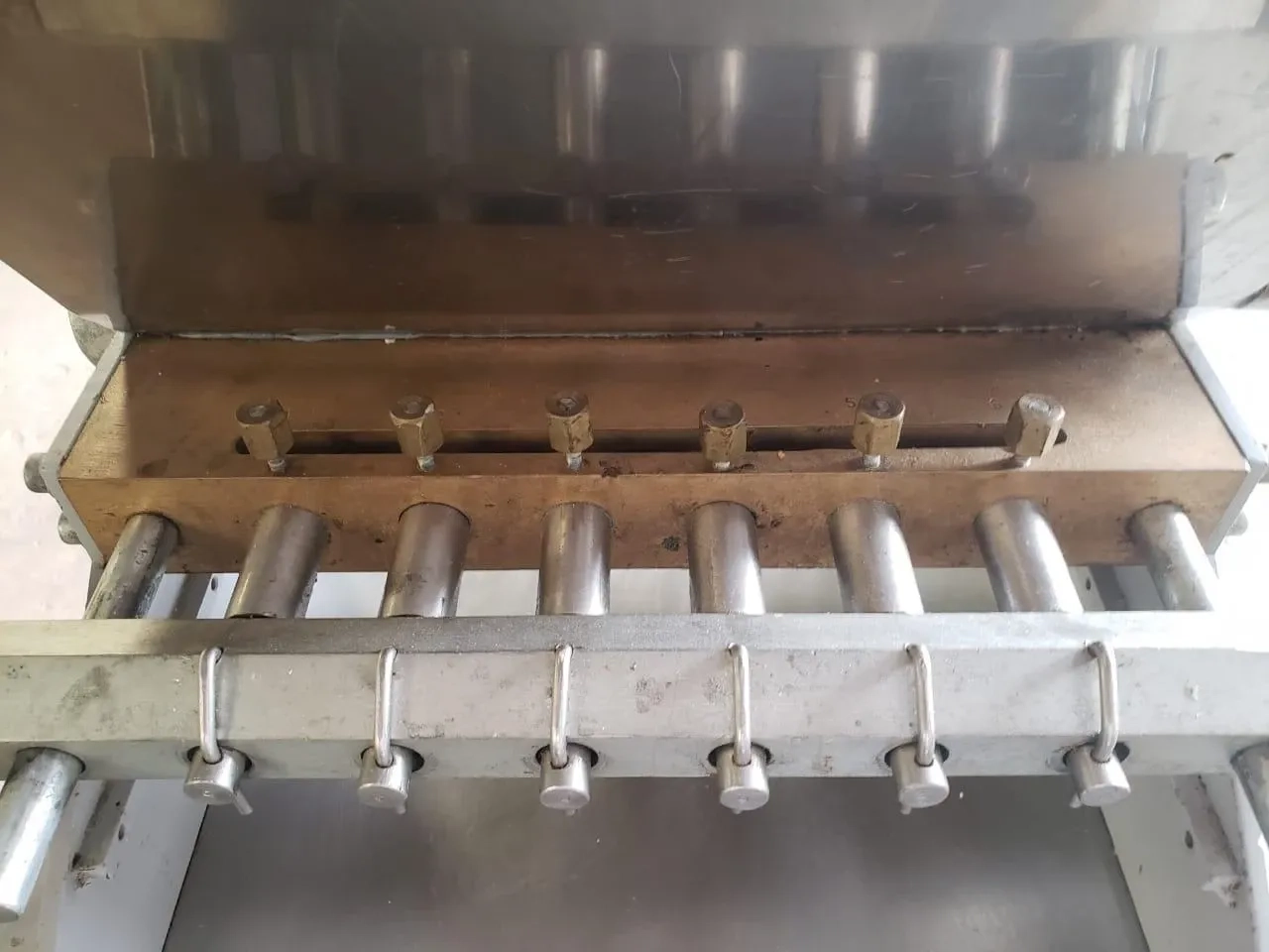 dosadora-para-chocolate-semi-automatica-com-6-bicos-marca-sidmaq