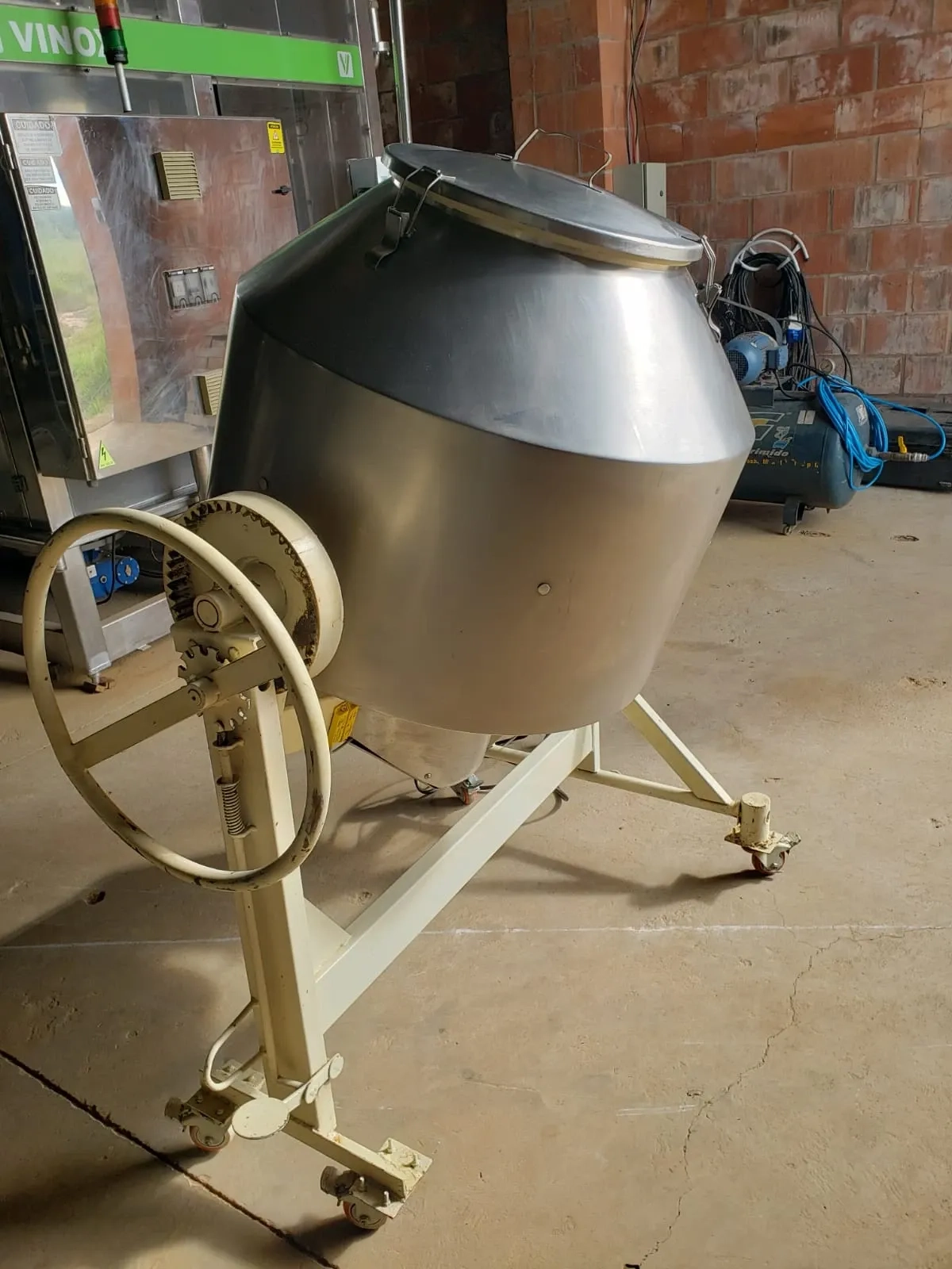 drageadeira-misturador-tipo-betoneira-em-aco-inox-250-litros