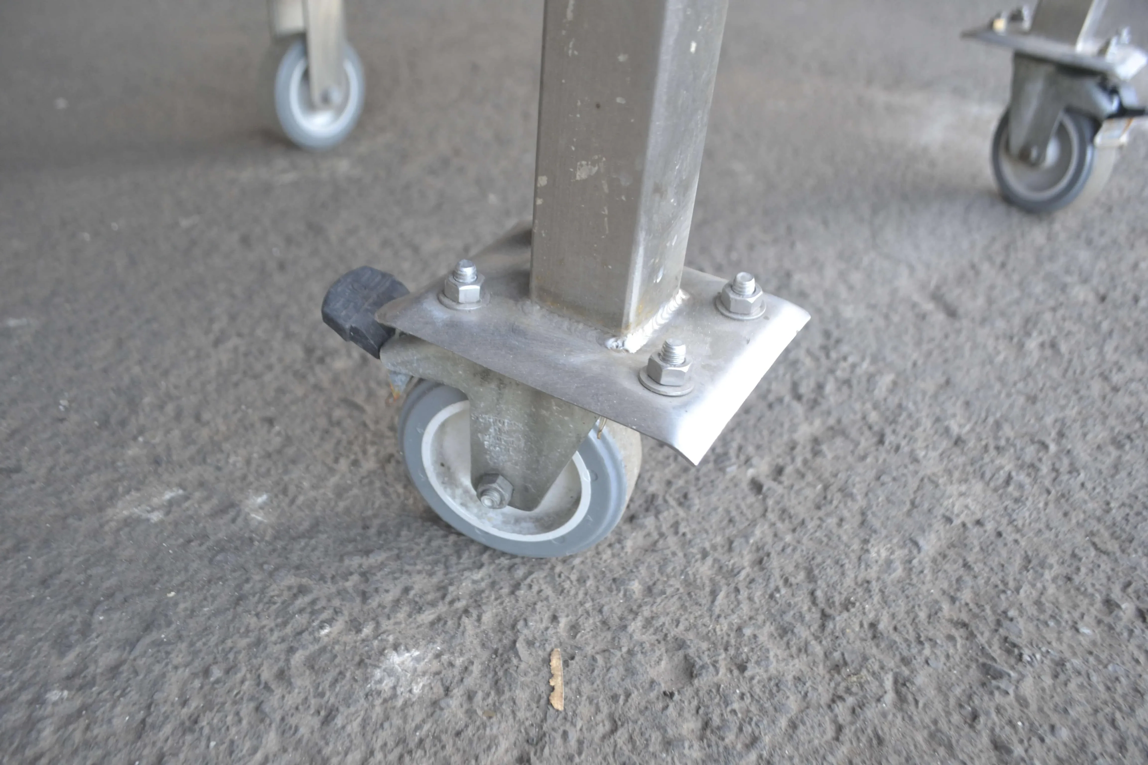 tanque-reservatorio-em-aco-inox-capacidade-240-l