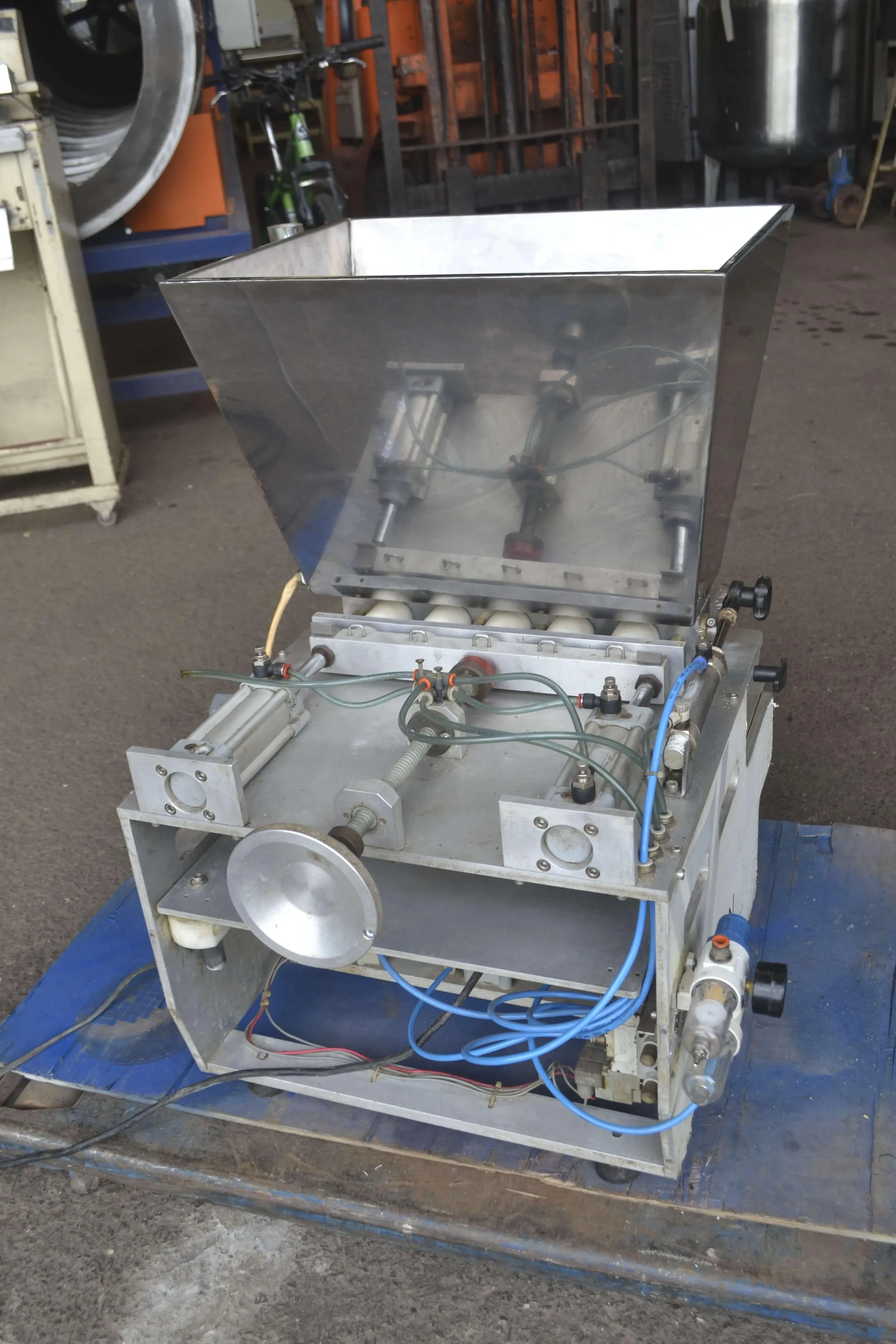 dosadora-de-chocolate-semiautomatica-marca-vonin