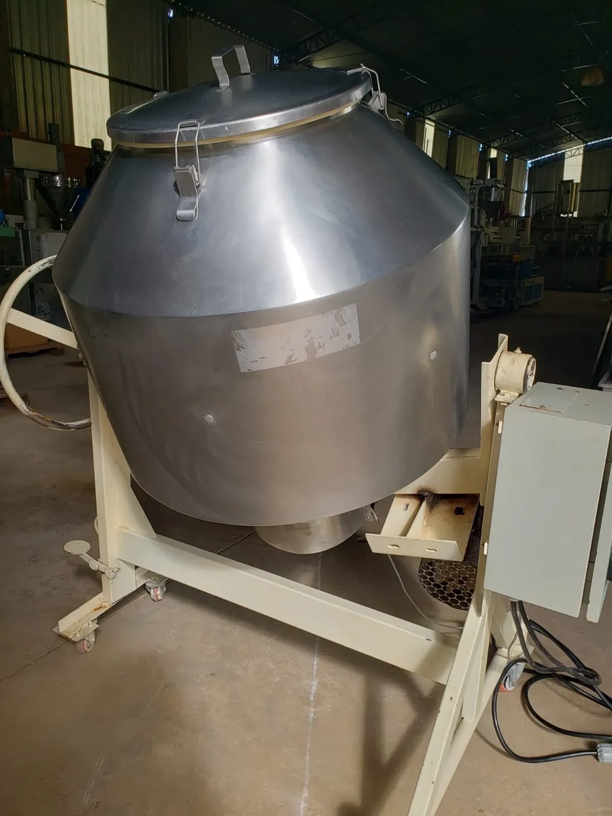 drageadeira-misturador-tipo-betoneira-em-aco-inox-250-litros