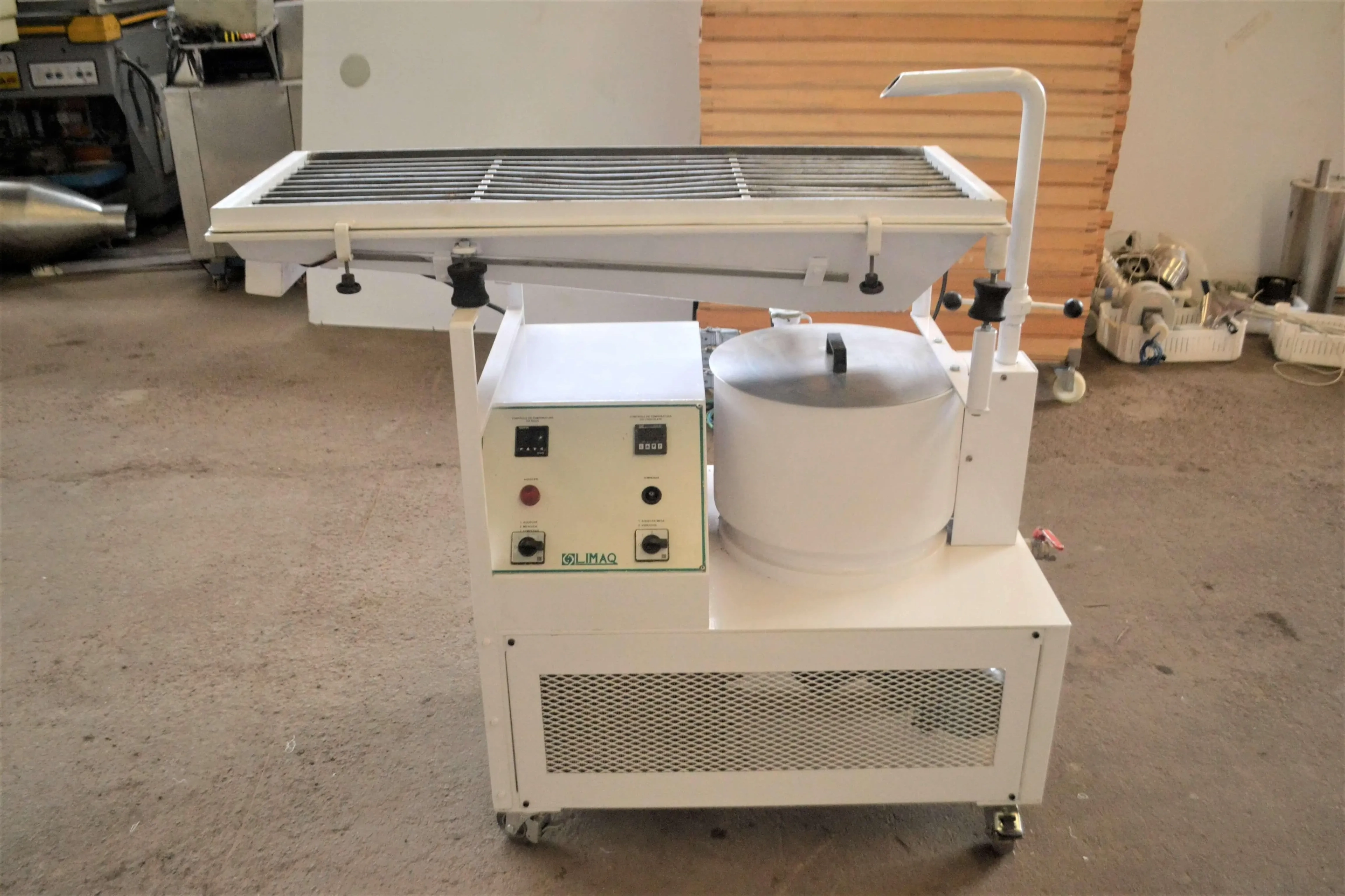 temperadeira-de-chocolate-capacidade-100-kg-hora-marca-limaq