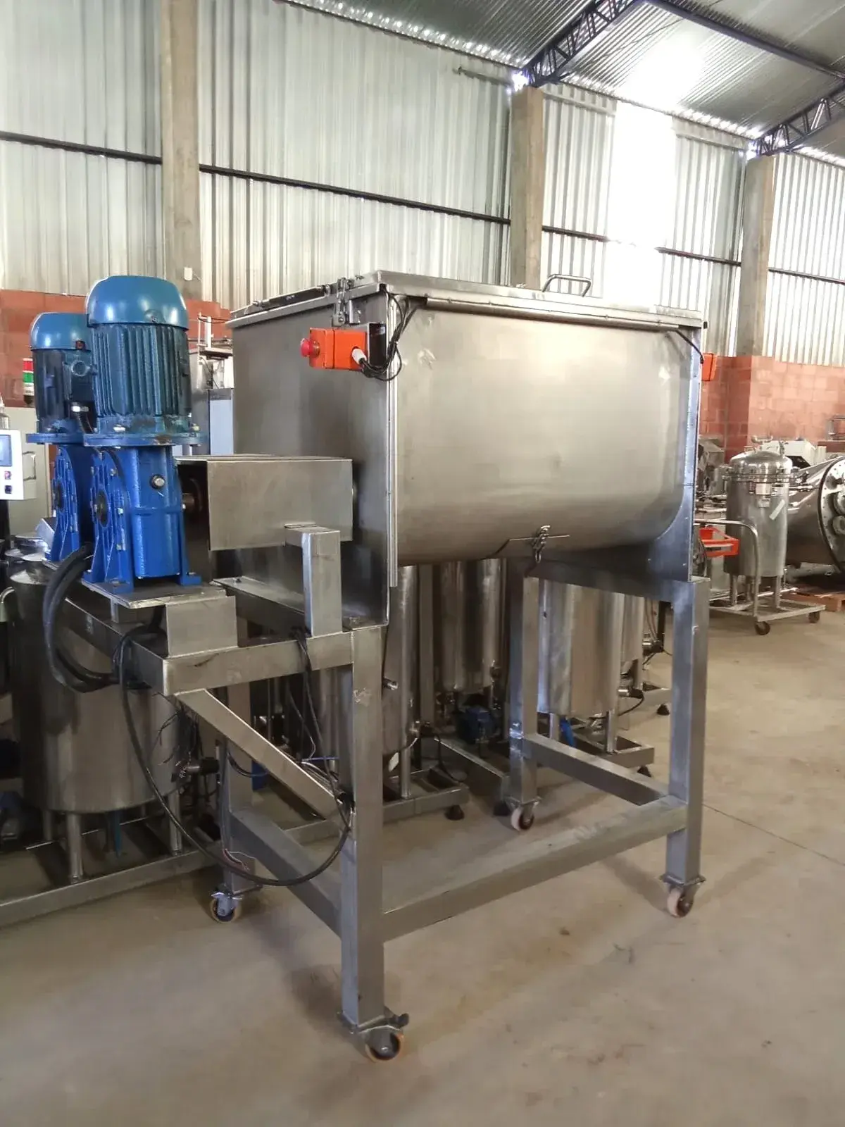 MISTURADOR RIBBON BLENDER EM AÇO INOX CAPACIDADE APROXIMADA 300 LITROS