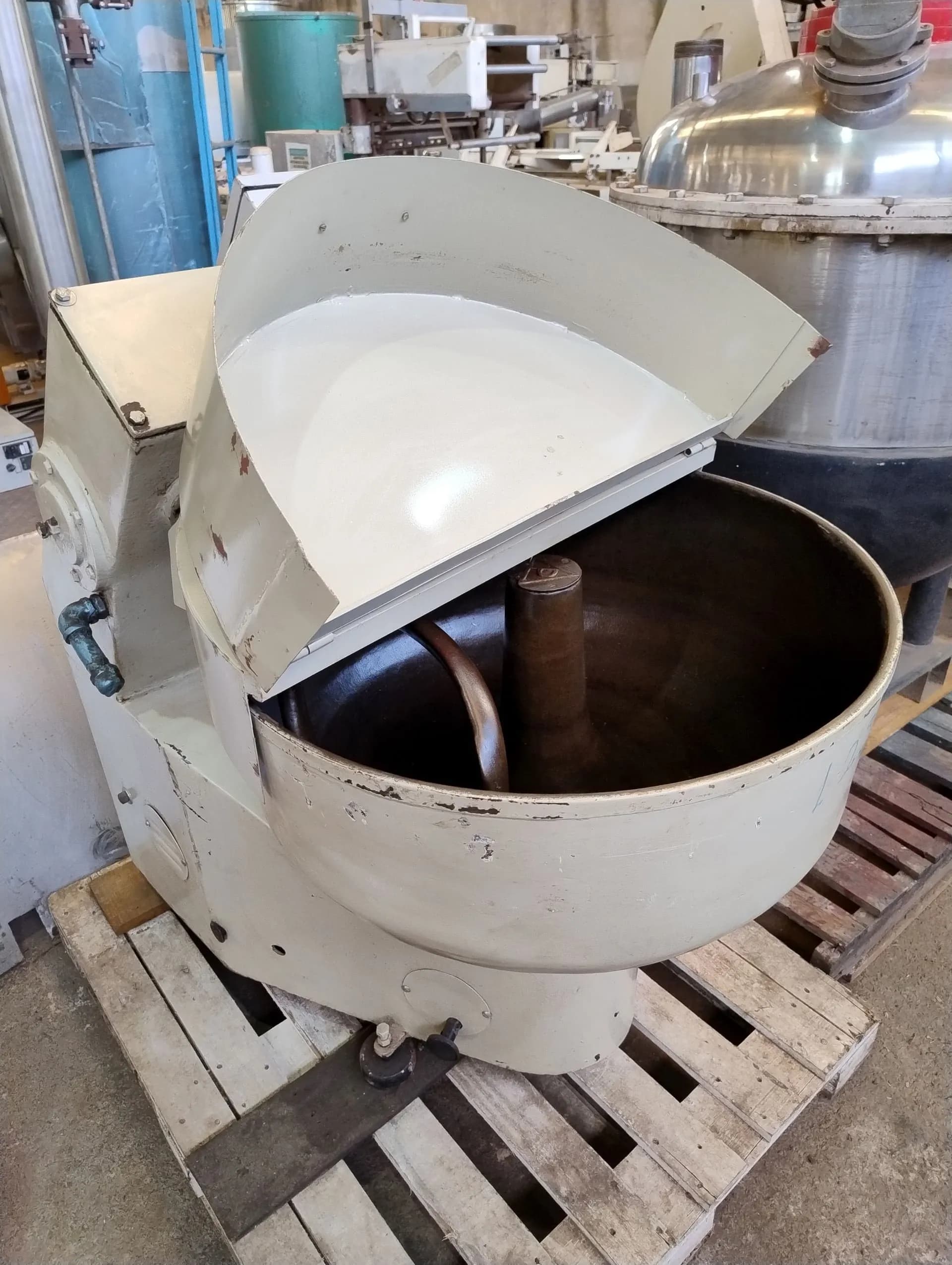 AMASSADEIRA CAPACIDADE 100 LITROS