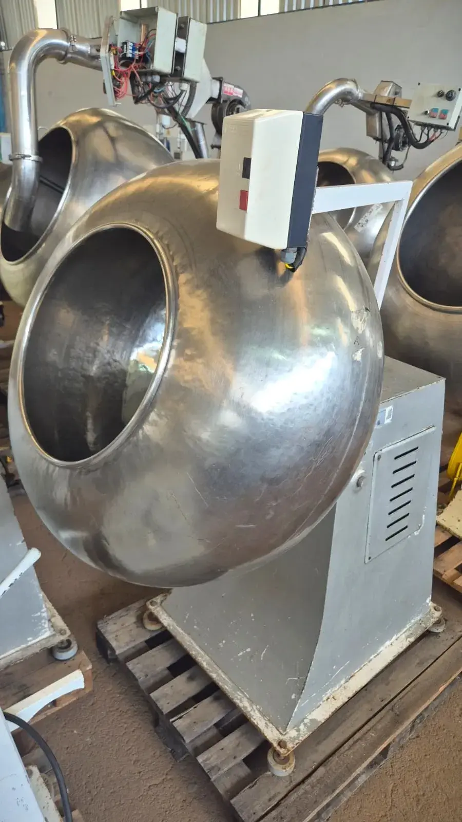 DRAGEADEIRA MARCA INCAPI CAPACIDADE APROXIMADA 250 LITROS