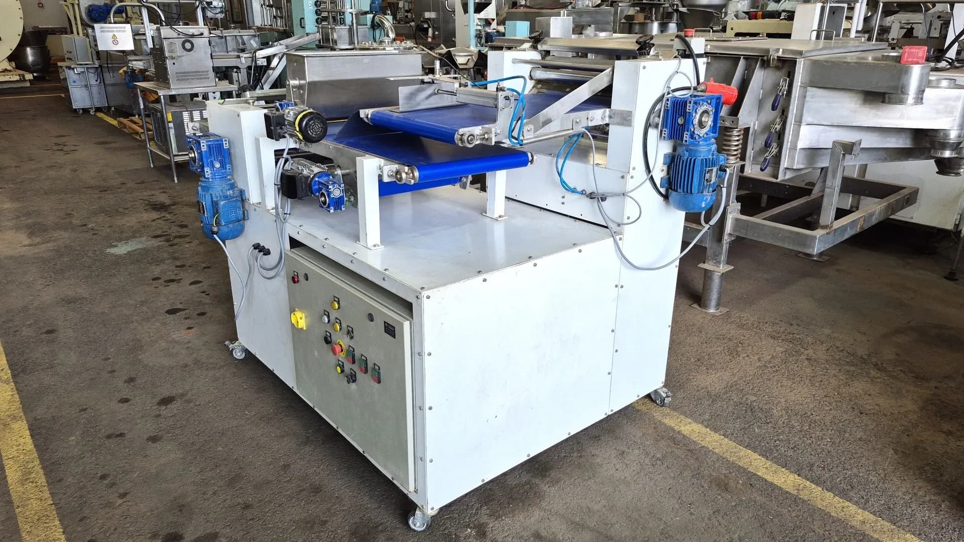 LAMINADORA DE MASSA DE PIZZA CAPACIDADE 400 KG HORA MARCA LIDER INDUSTRIA MECÂNICA