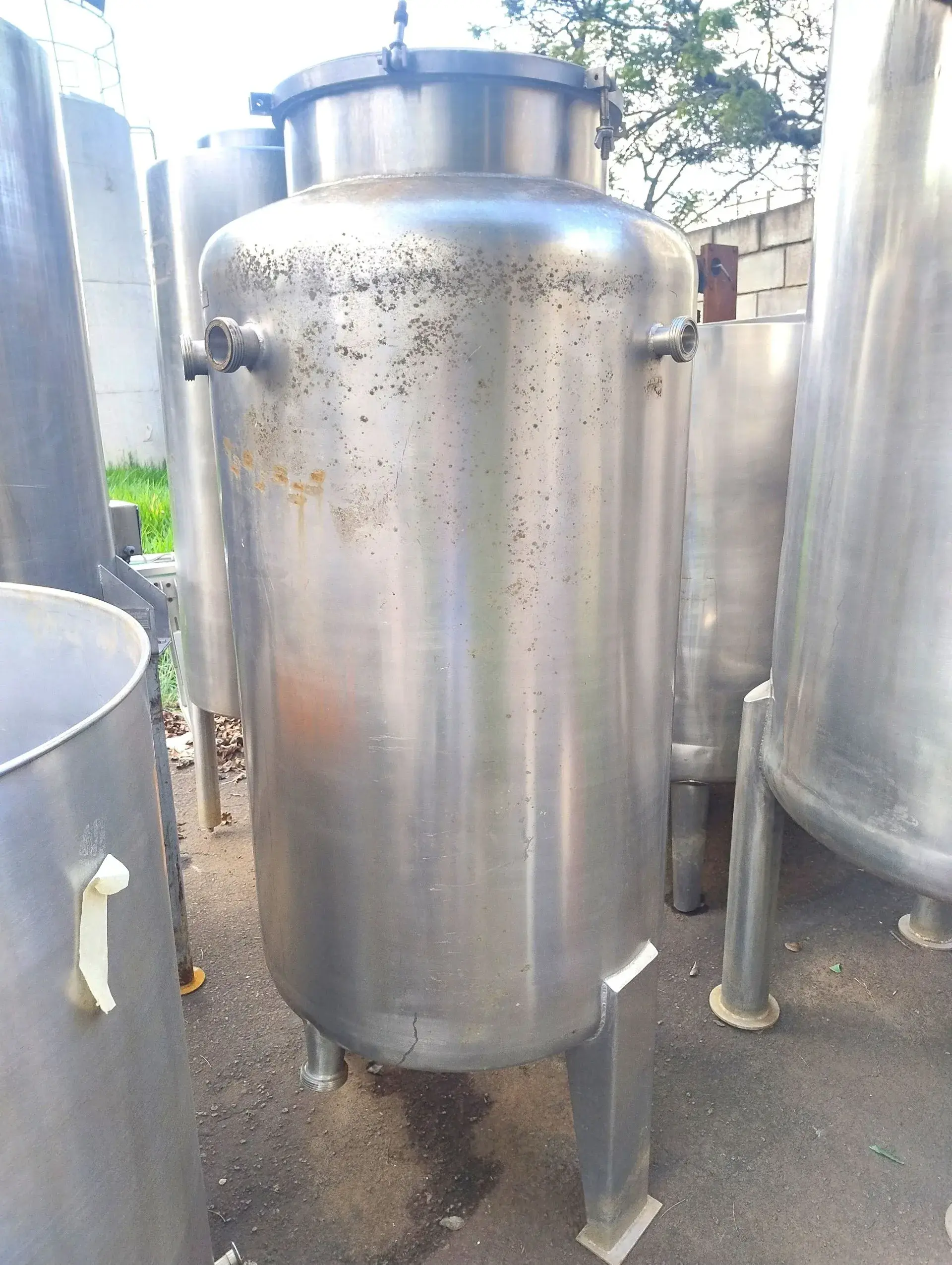 TANQUE DE ARMAZENAMENTO EM AÇO INOX CAPACIDADE 800 LITROS