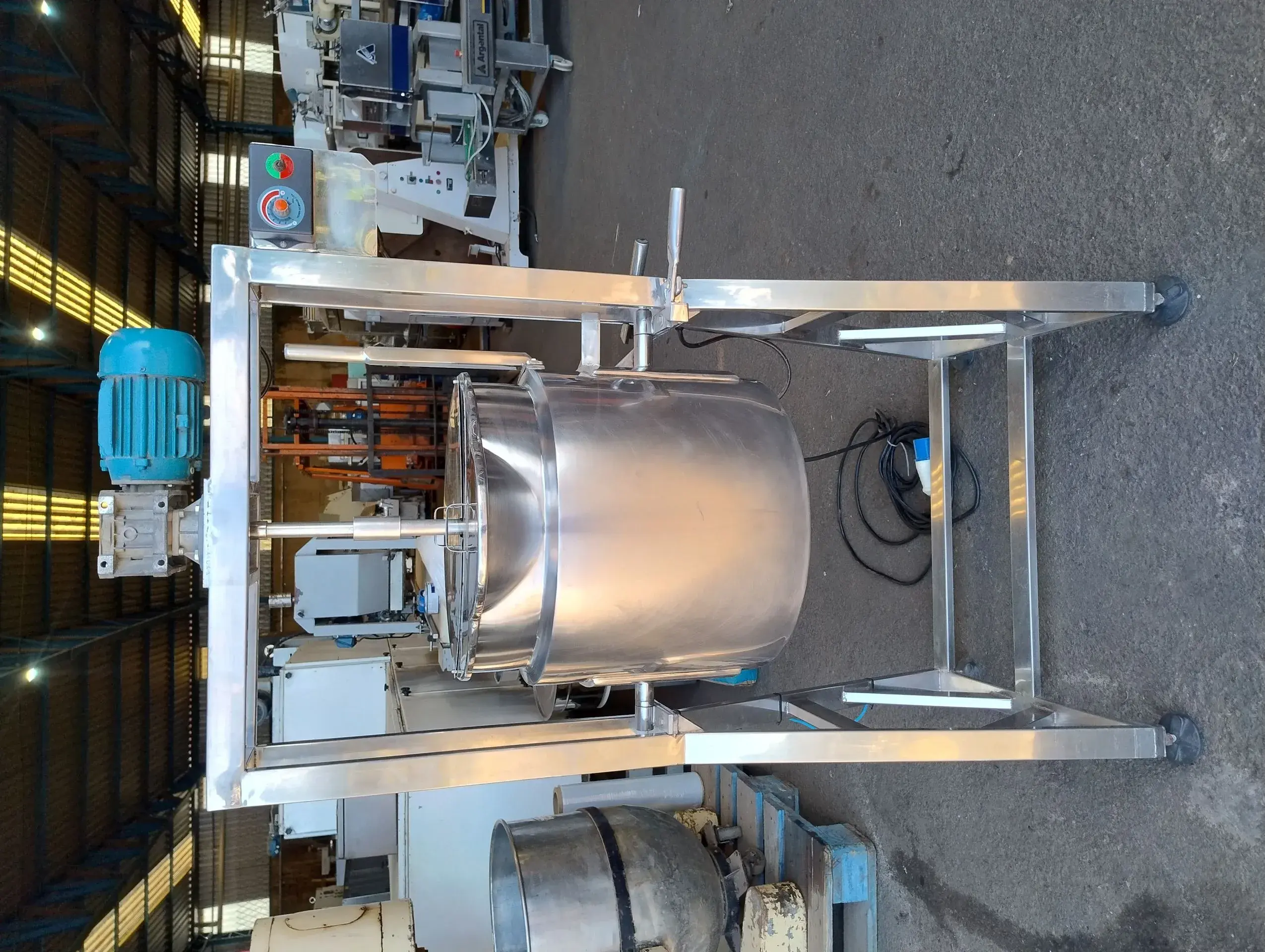 TACHO COZINHADOR ENCAMISADO EM AÇO INOX CAPACIDADE 50 LITROS