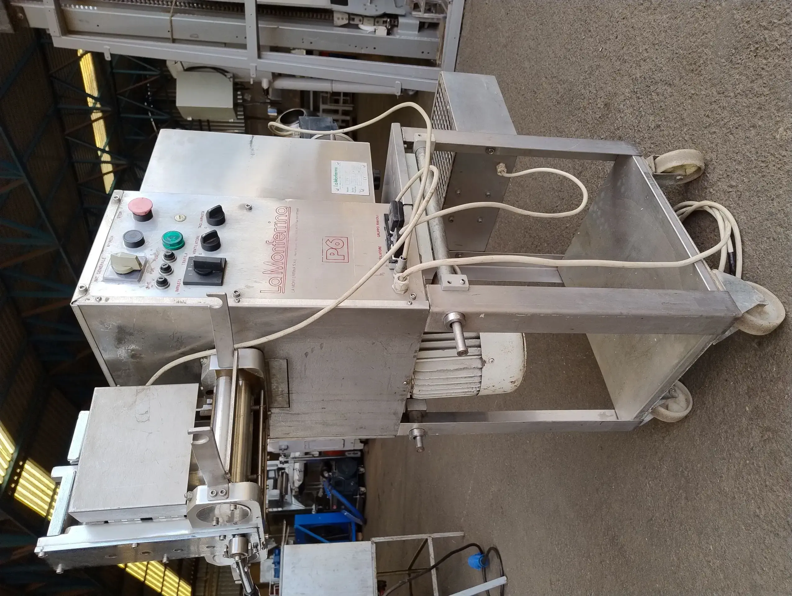 EXTRUSORA DE MASSAS MARCA LA MONFERRINA CAPACIDADE DE ATÉ 18 KG/ H