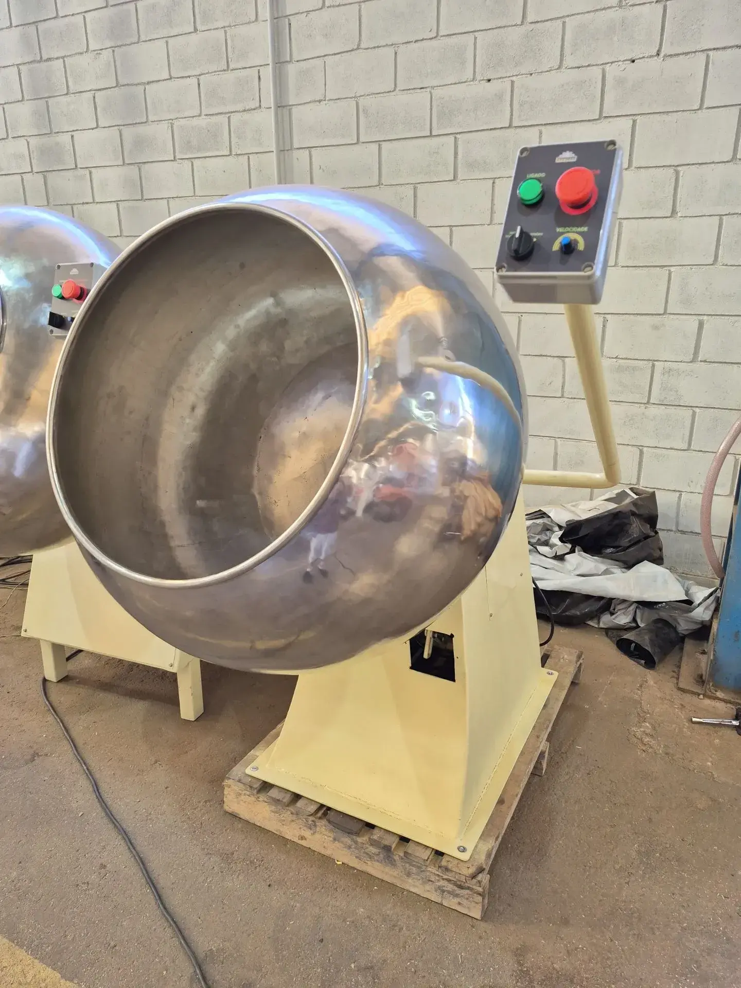 DRAGEADEIRA LISA EM AÇO INOX CAPACIDADE APROXIMADA 250 LITROS