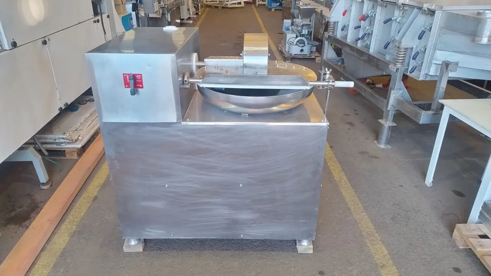 CUTTER/ CORTADOR DE CARNES E EMBUTIDOS CAPACIDADE 30 KG POR BATELADA