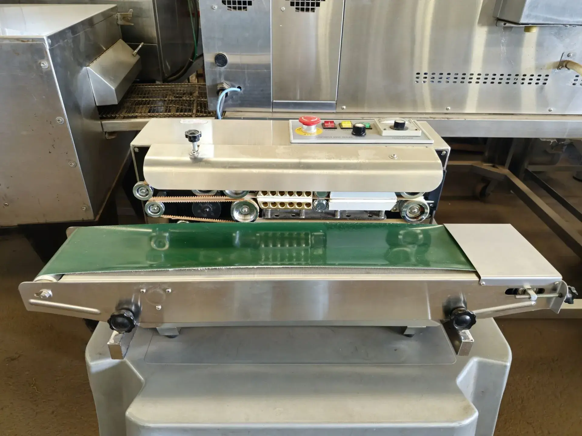 SELADORA DE BANCADA HORIZONTAL AUTOMÁTICA EM AÇO INOX