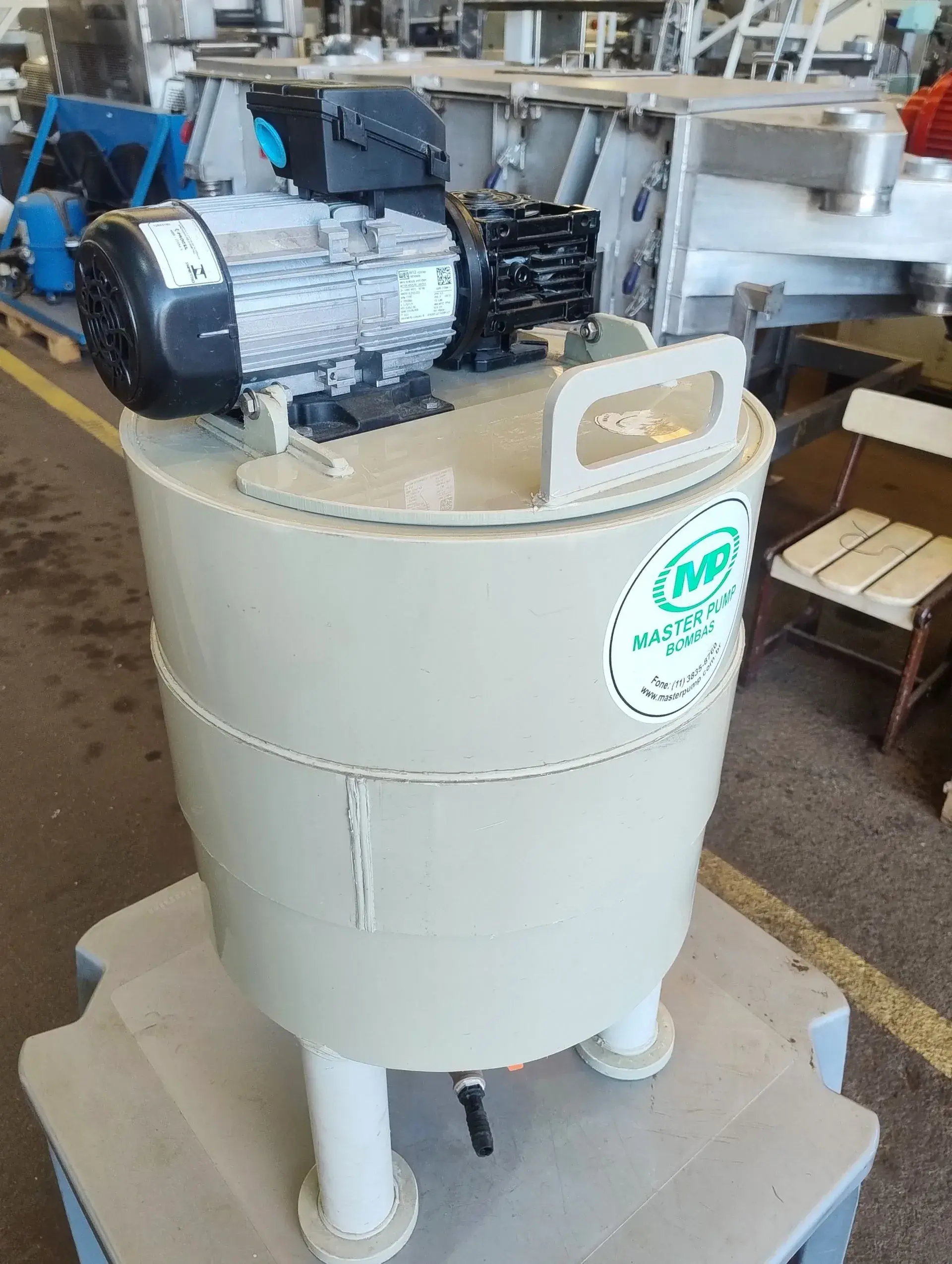 TANQUE MISTURADOR EM POLIPROPILENO CAPACIDADE 50 LITROS MARCA MASTER PUMP