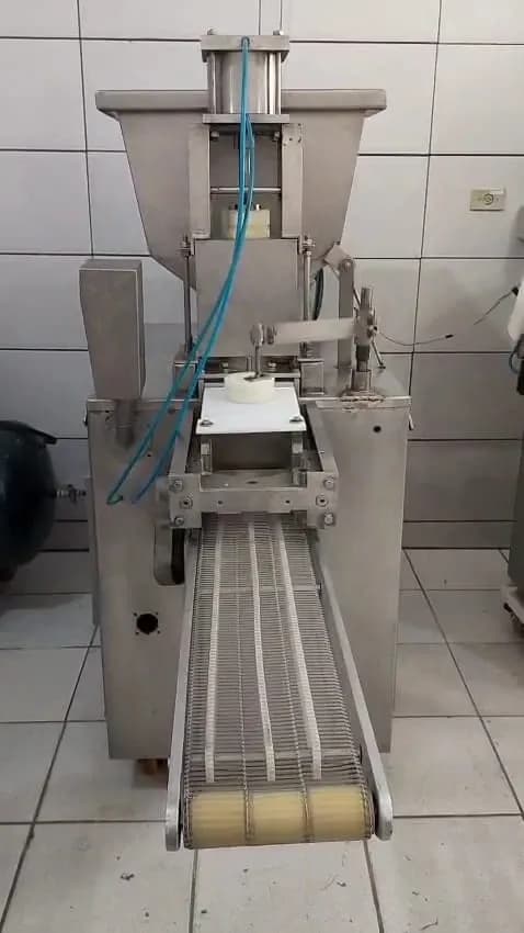 ENROLADORA MOLDADORA DE KIBE E ALMÔNDEGAS MARCA JUNIOR FRIGOMETAL