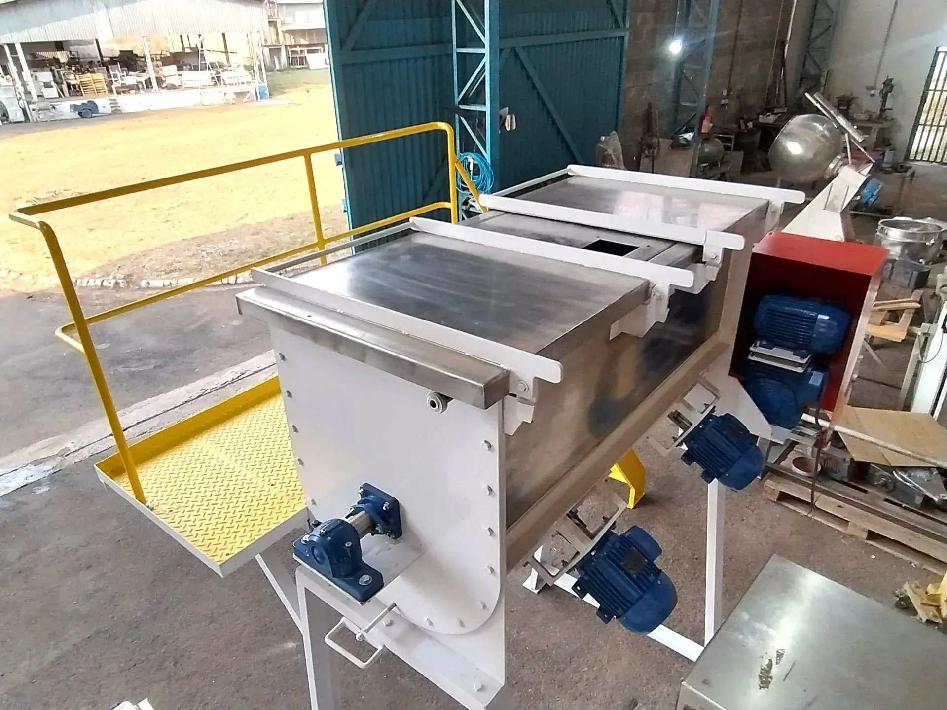 MISTURADOR RIBBON BLENDER EM AÇO INOX COM INTENSIFICADORES DE MISTURA MARCA MECAMAU