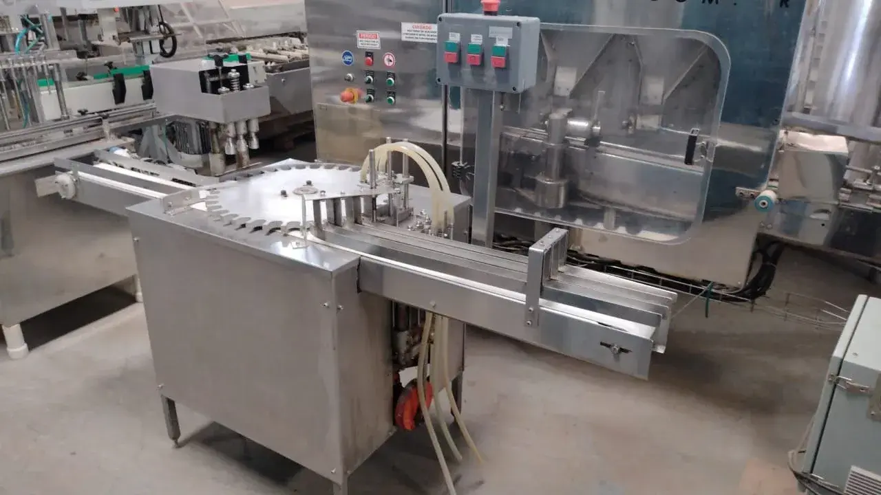 ENVASADORA ROSQUEADORA AUTOMÁTICA DE FRASCOS