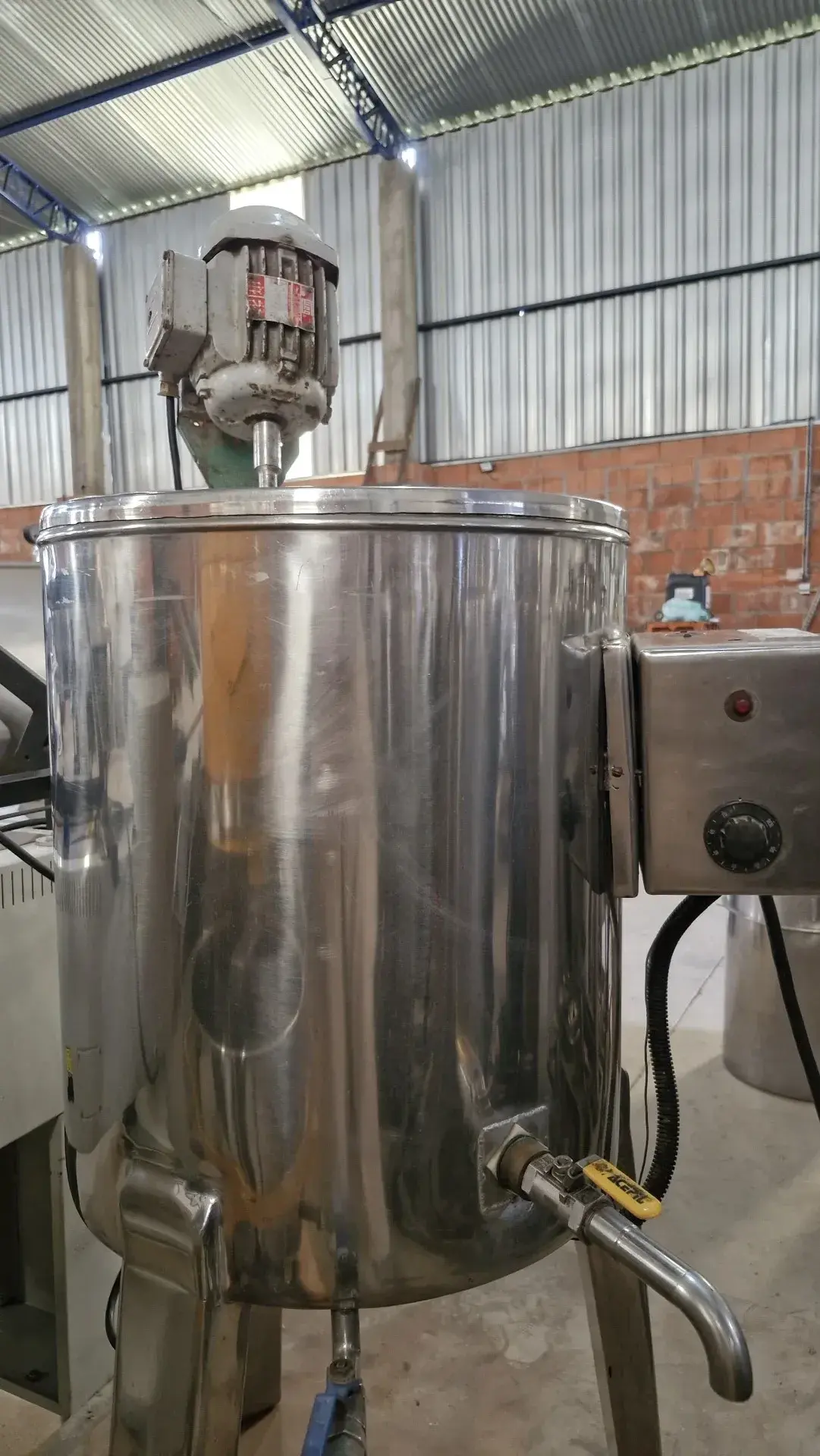 TANQUE MISTURADOR ENCAMISADO EM AÇO INOX