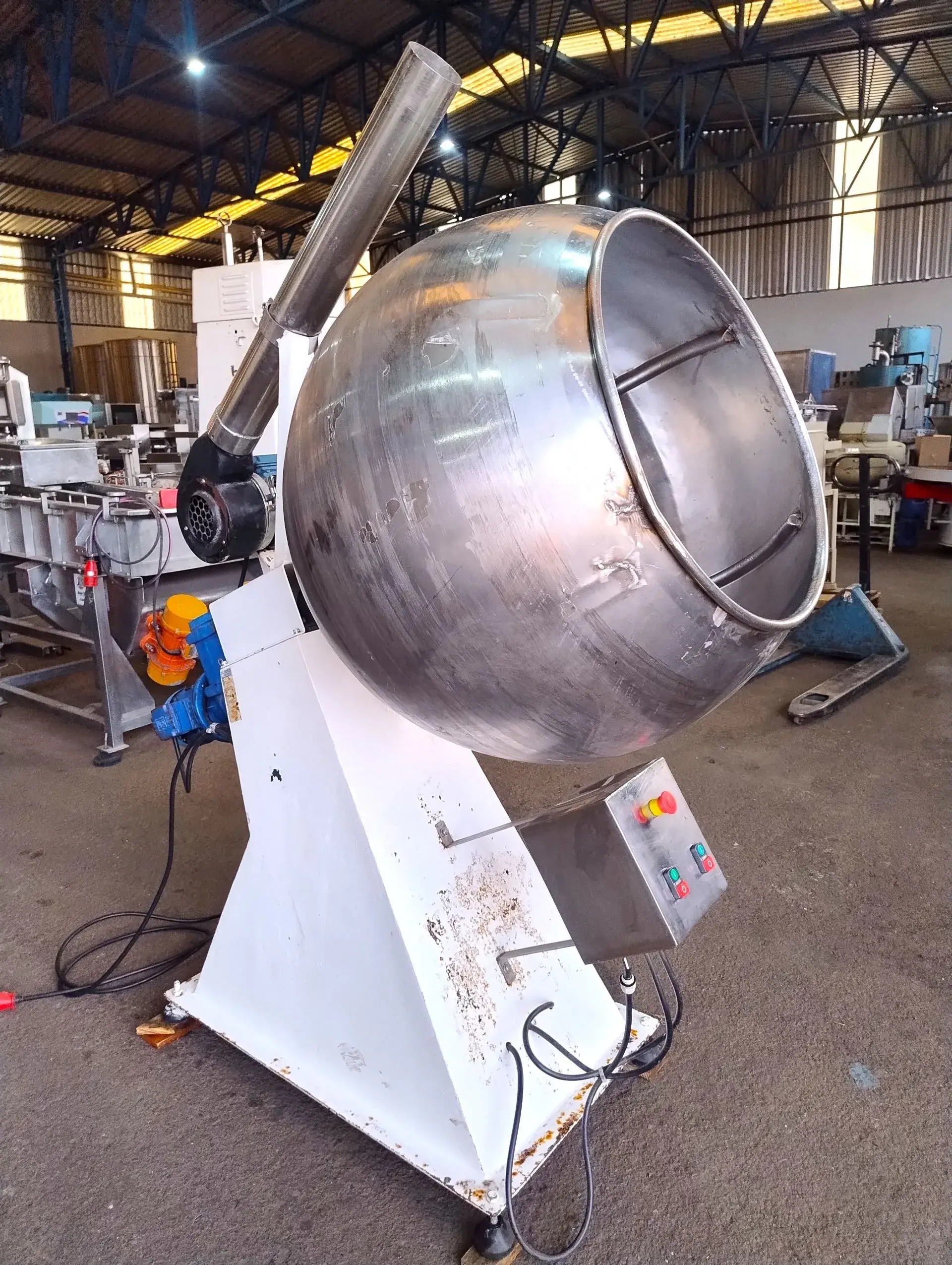 DRAGEADEIRA COM INSUFLADOR CAPACIDADE APROXIMADA DE 250 A 300 LITROS MARCA BIASINOX