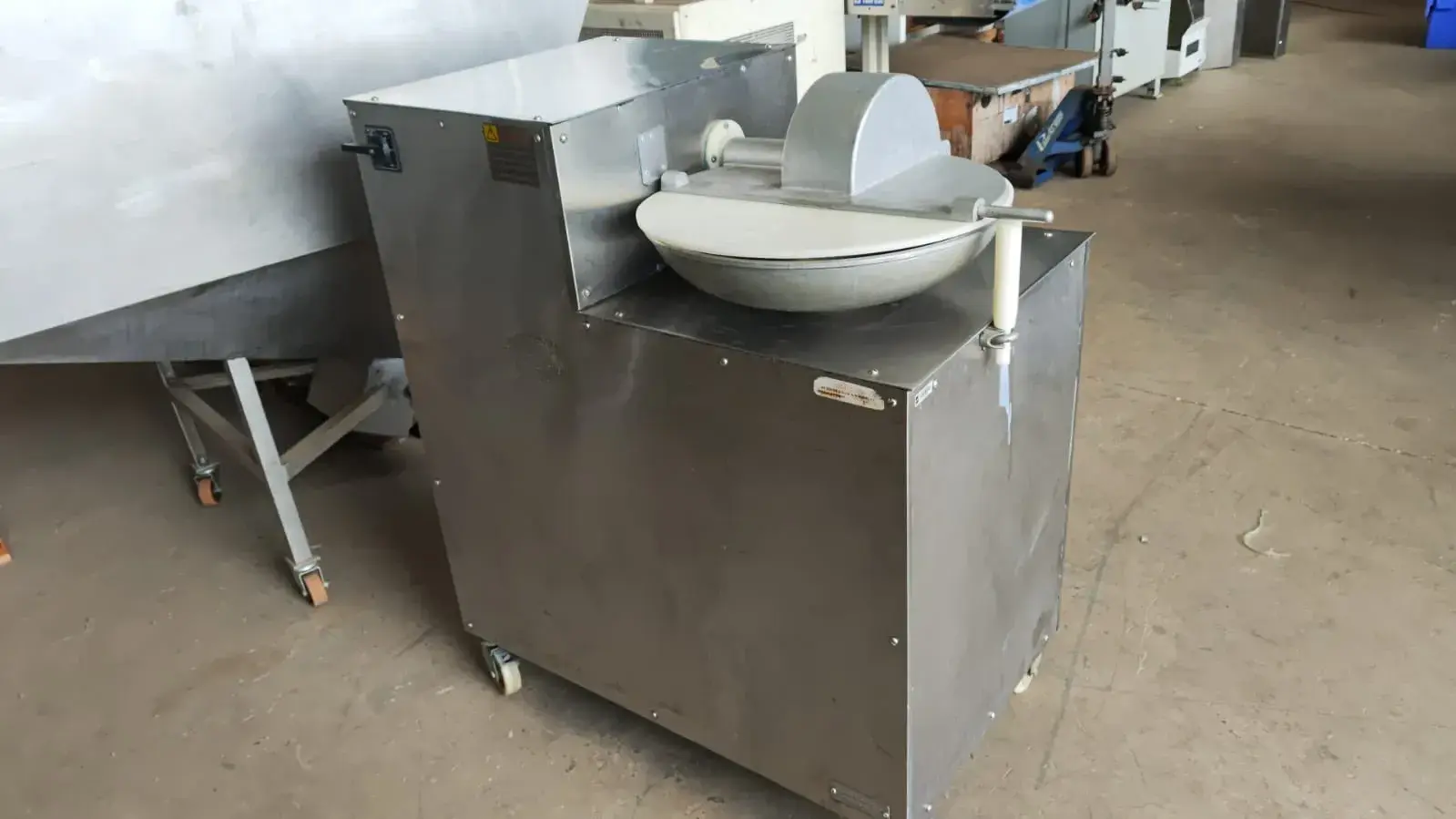 PROCESSADOR CUTTER EM AÇO INOX PARA CARNES COM FACAS ROTATIVAS MARCA METALÚRGICA EXIJA