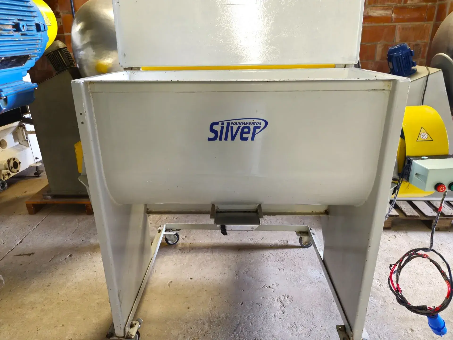 MISTURADOR RIBBON BLENDER EM AÇO CARBONO CAPACIDADE 150 LITROS