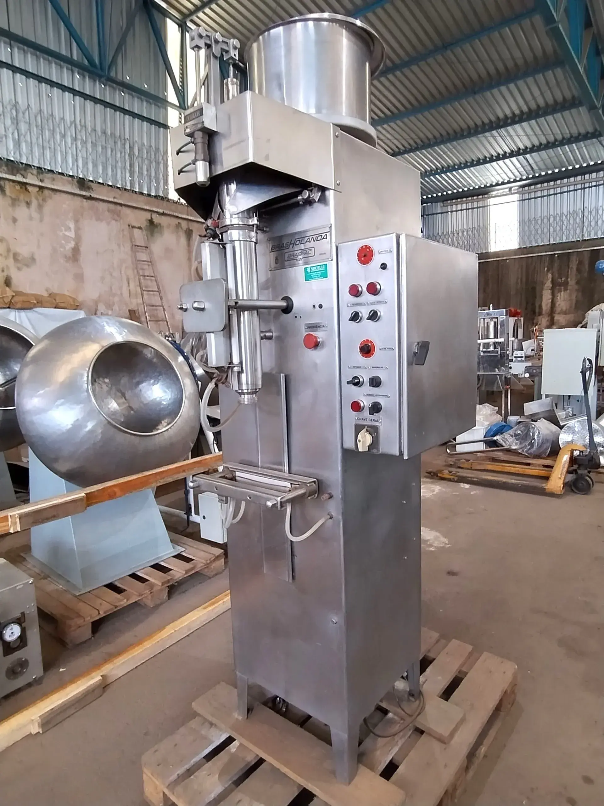 ENVASADORA AUTOMÁTICA PARA LÍQUIDOS BRASHOLANDA