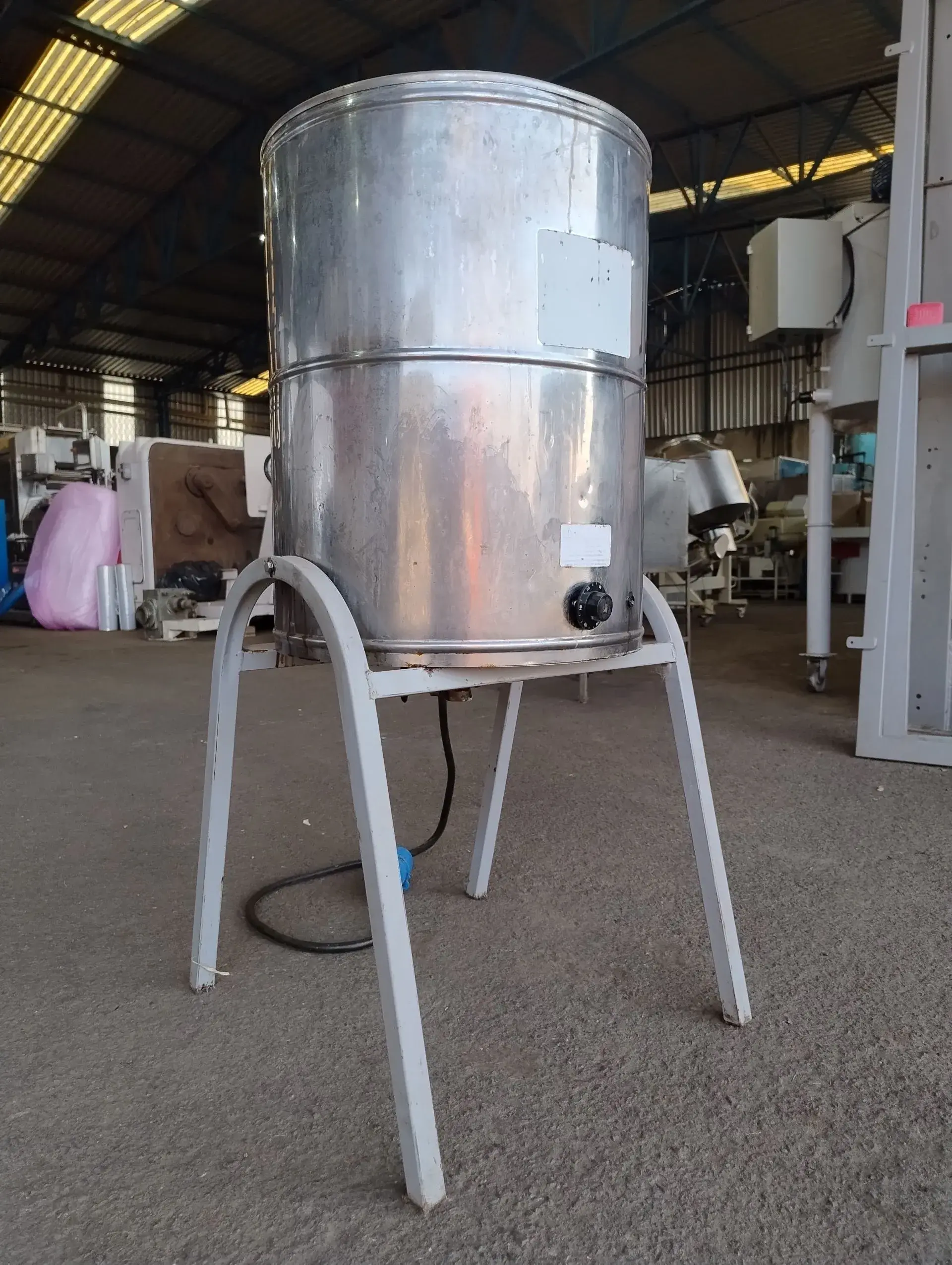 FRITADEIRA INDUSTRIAL ELÉTRICA ÁGUA E ÓLEO REDONDA