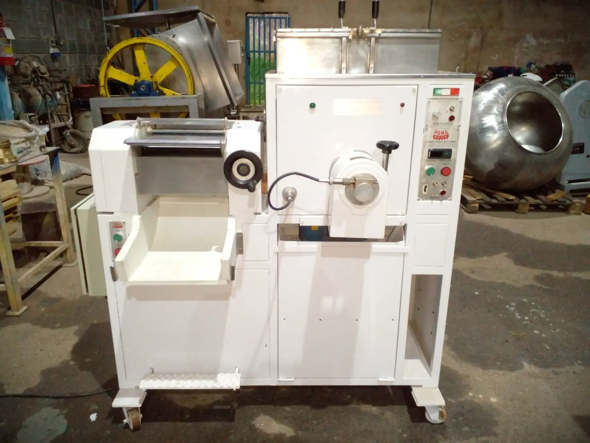 EXTRUSORA E LAMINADORA CONJUGADAS CAPACIDADE 25 KG HORA MARCA PAMA ROMA