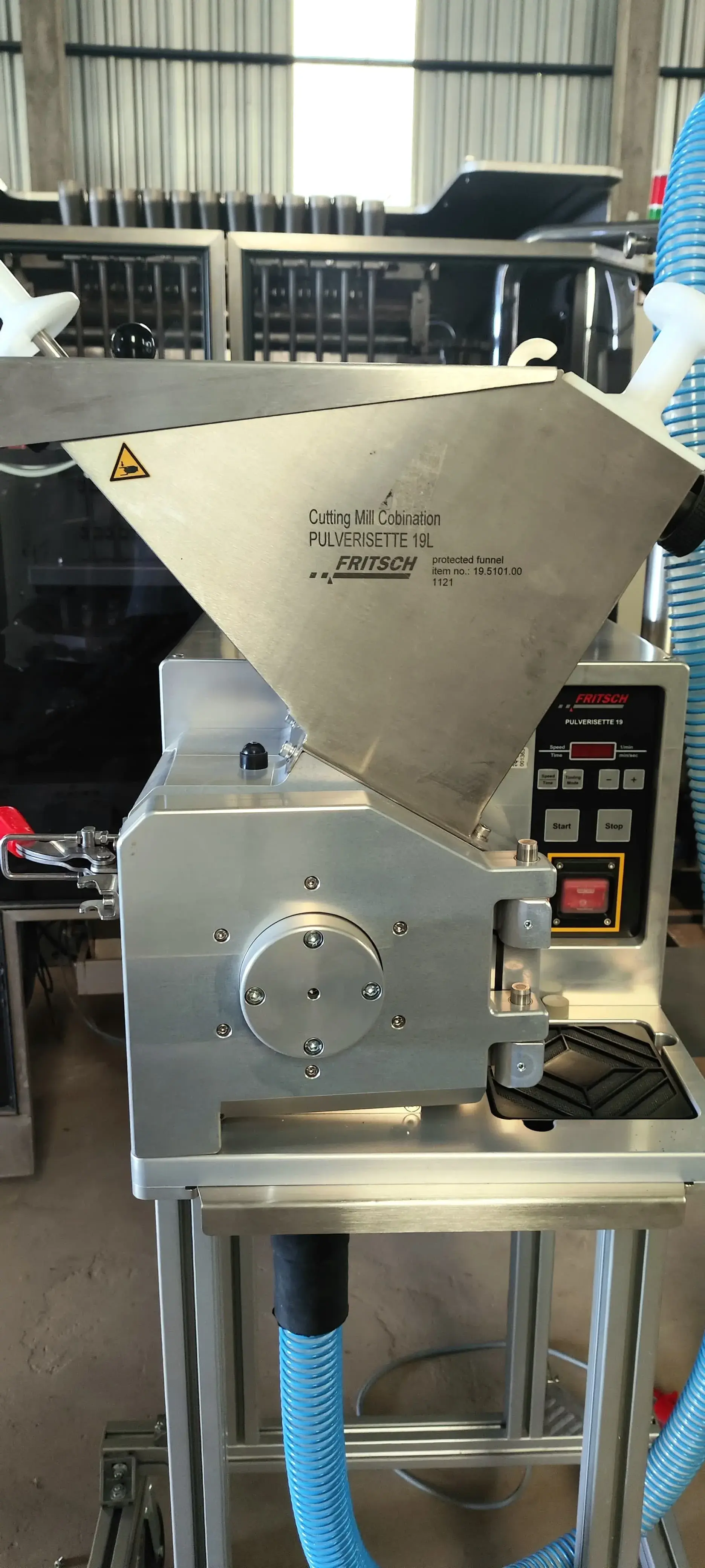 MOINHO UNIVERSAL PARA LABORATÓRIO DE DESENVOLVIMENTO P&D OU PEQUENAS PRODUÇÕES EM AÇO INOX 316 MARCA FRITSCH