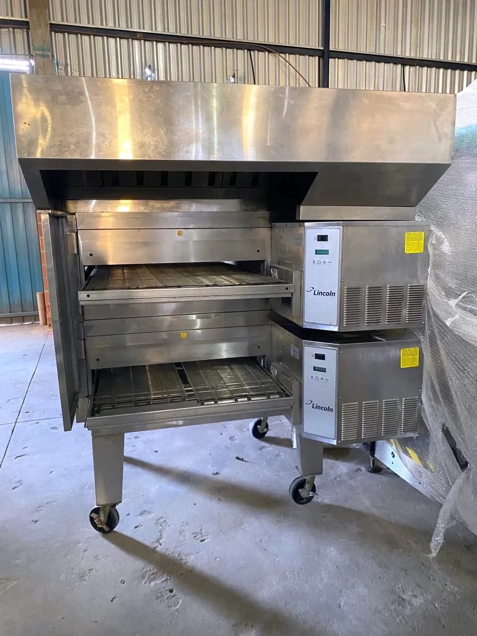 forno-de-esteira-em-aco-inox-para-pizzas-panificacao-biscoitos-marca-lincoln