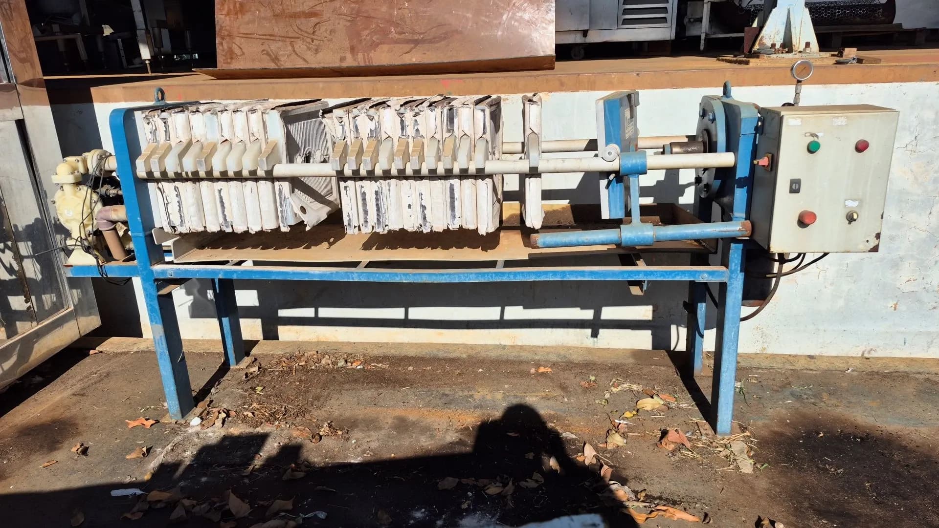 filtro-prensa-com-placas-em-polipropileno-tipo-camara-marca-bomax